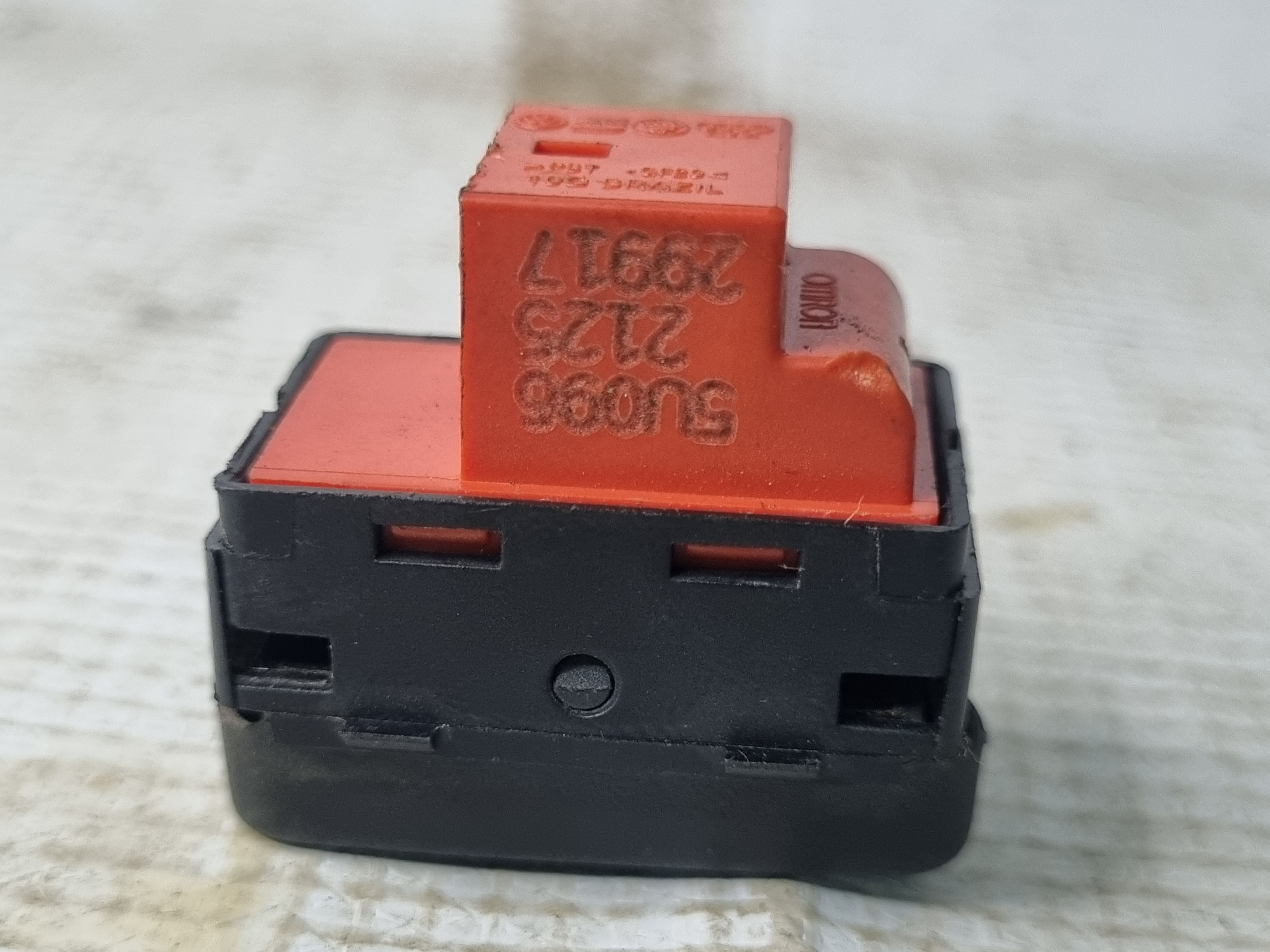 Botao Trava Elétrica Fechadura Porta Volkswagen Gol G7 2