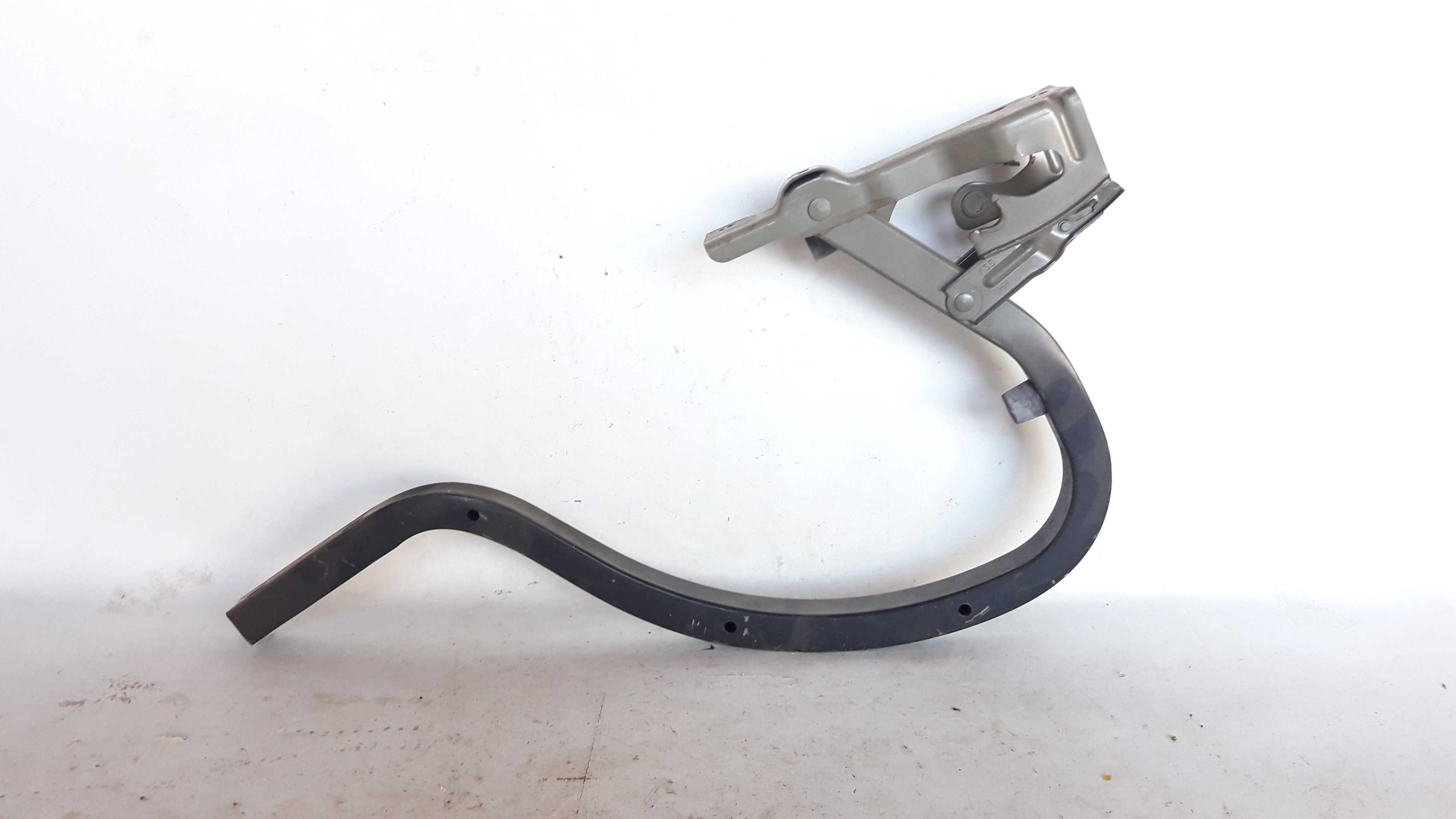 Dobradiça Direita Tampa Traseira Cobalt 11/2015 Original 2