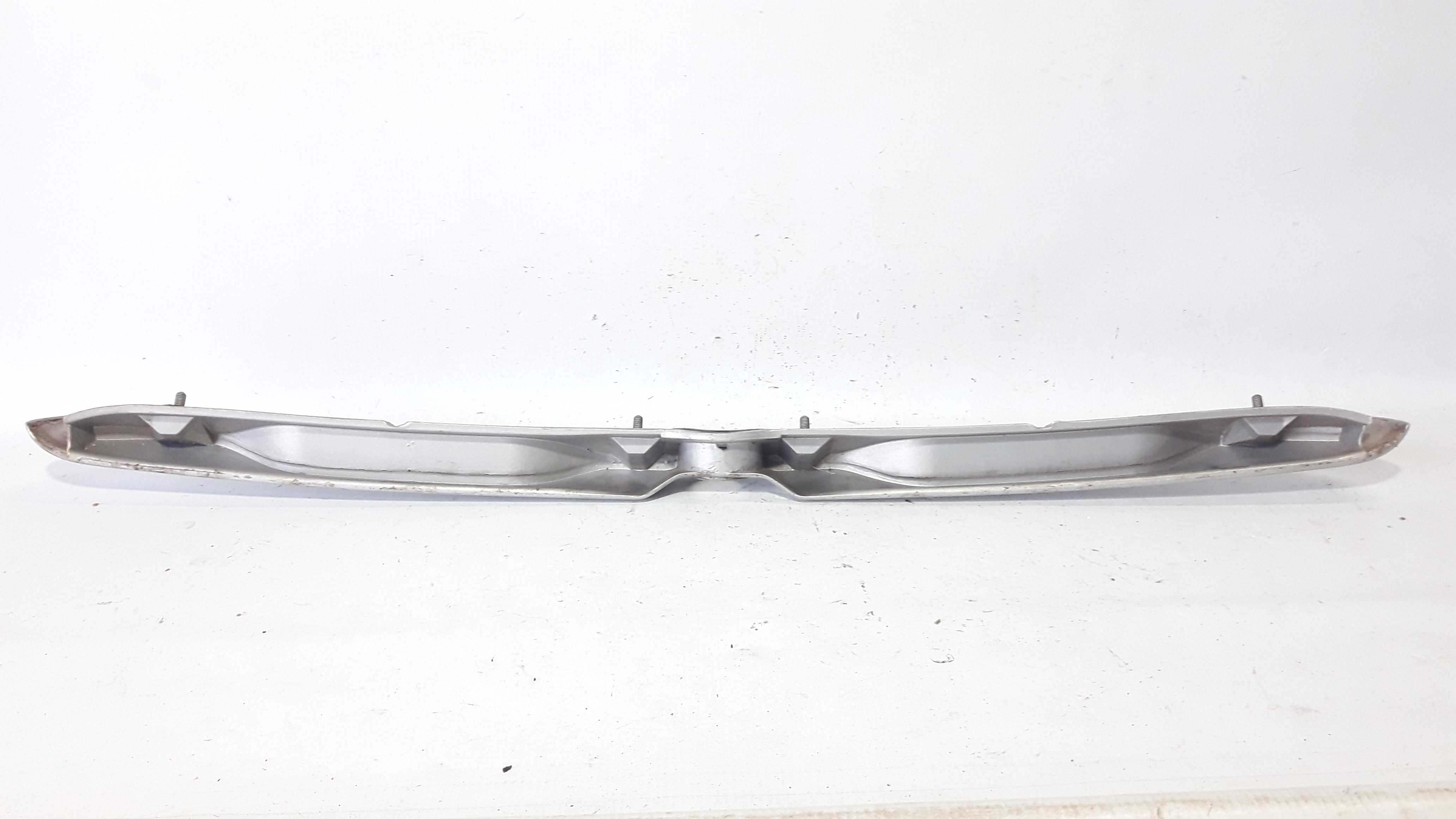 Friso Tampa Traseira Suporte Luz Placa Corsa Classic  24585 Cinza 4