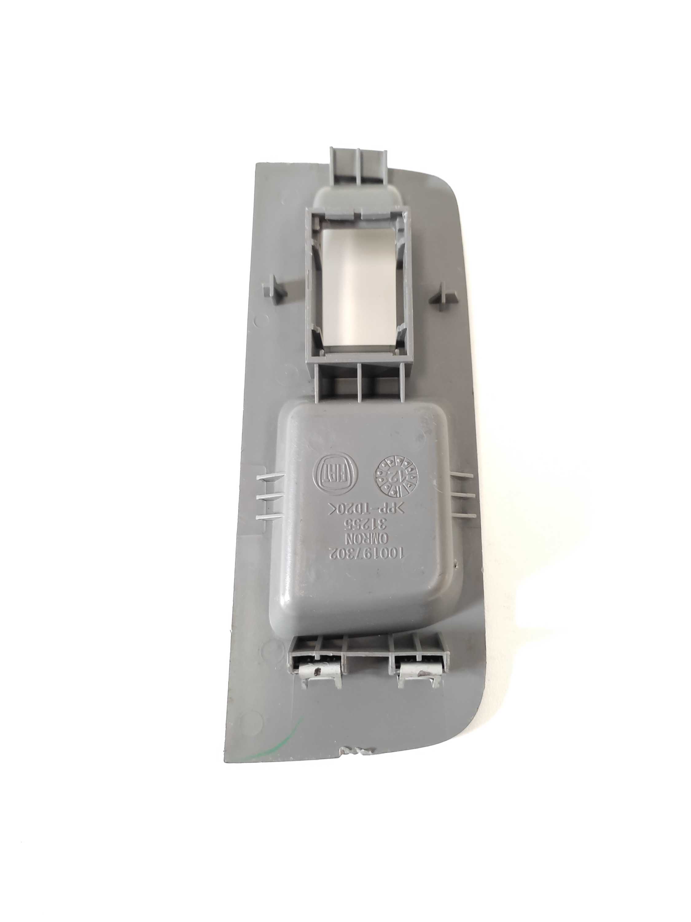Moldura Botao Vidro Porta Traseira Direita Fiat Palio 2013 2