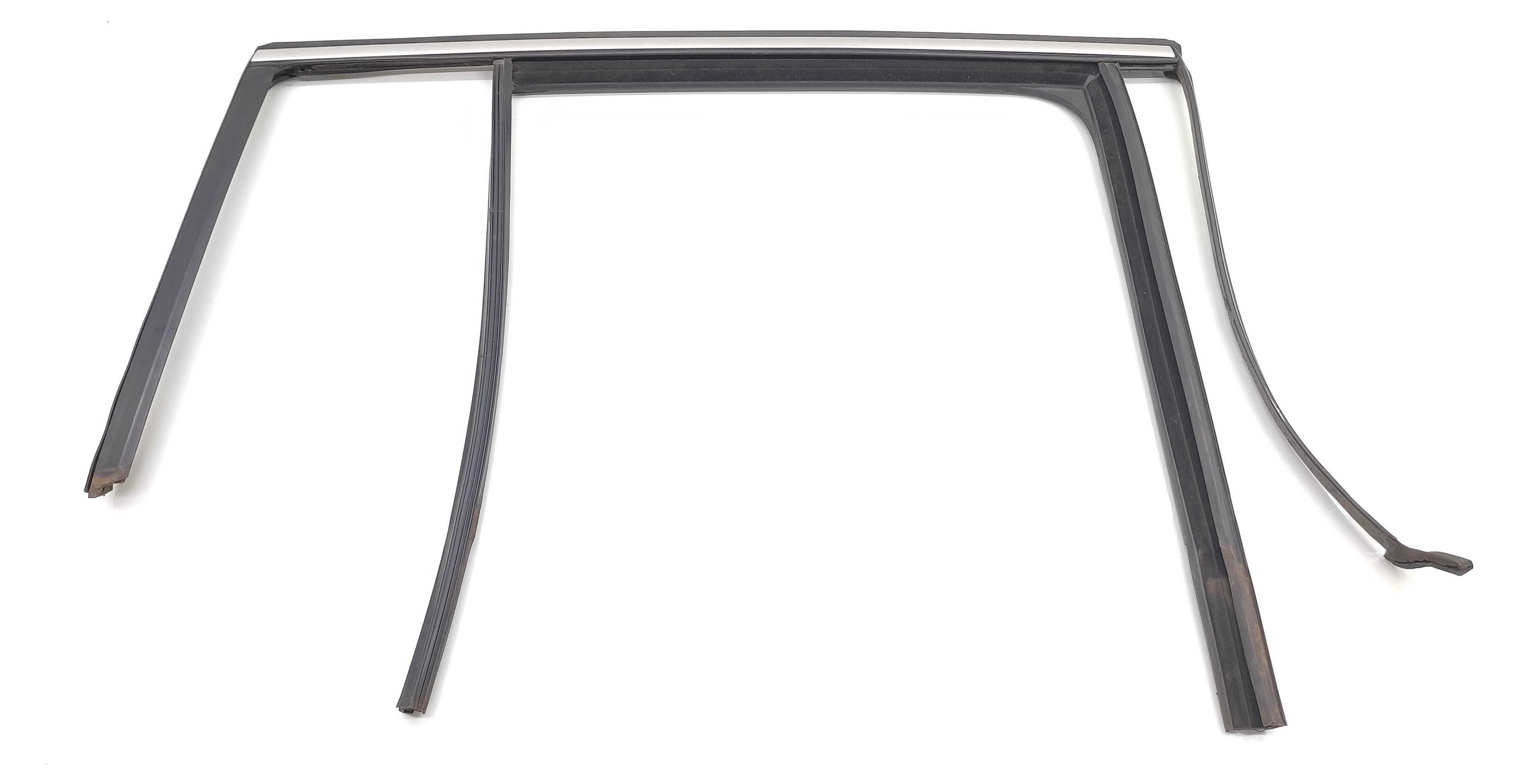 Borracha Quadro Vidro Porta Traseira Direita Vw Tiguan 2012 Cromado/preto 1