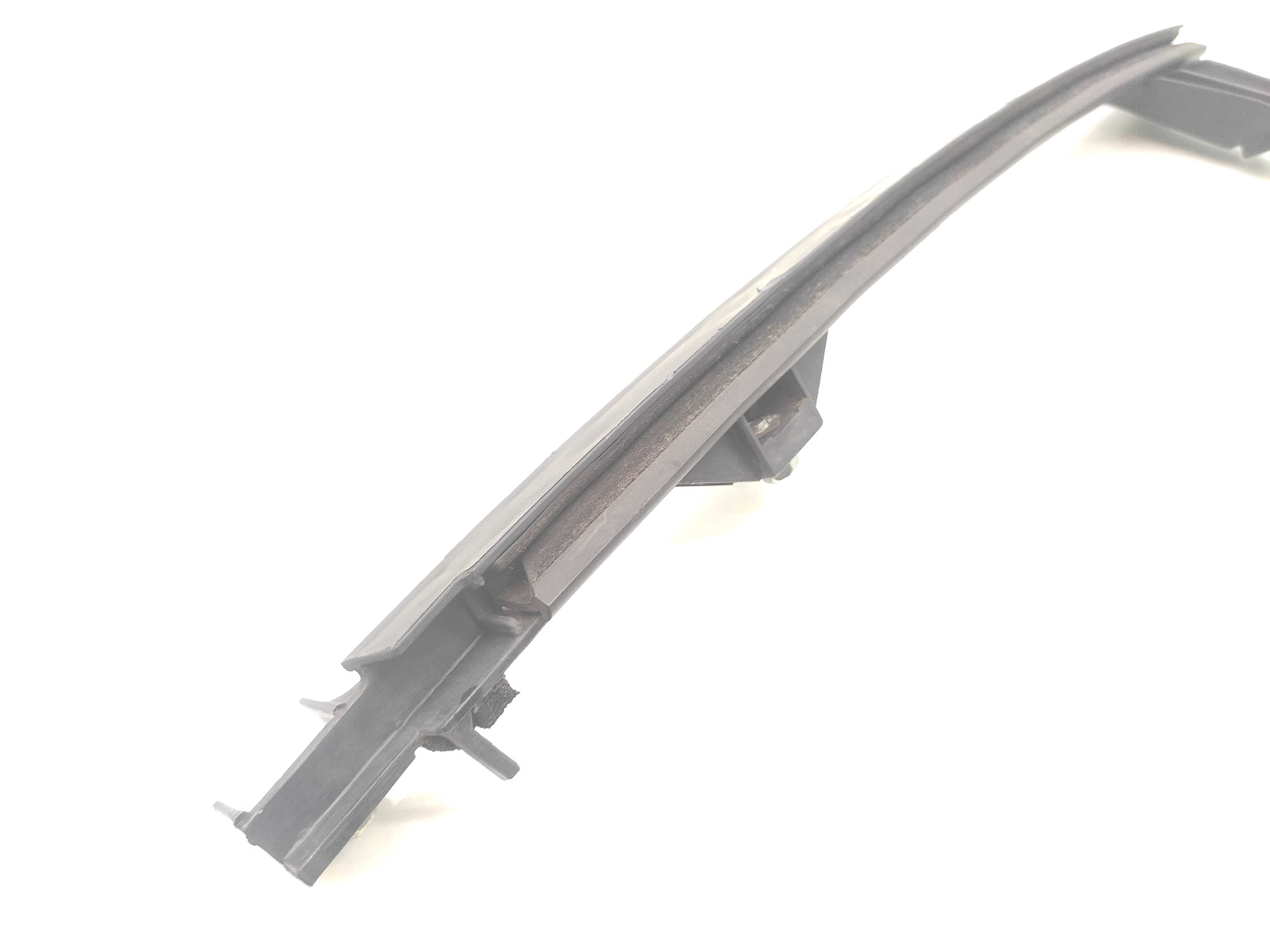 Guia Vidro Porta Traseira Esquerda Hyundai I30 2012 2011 3