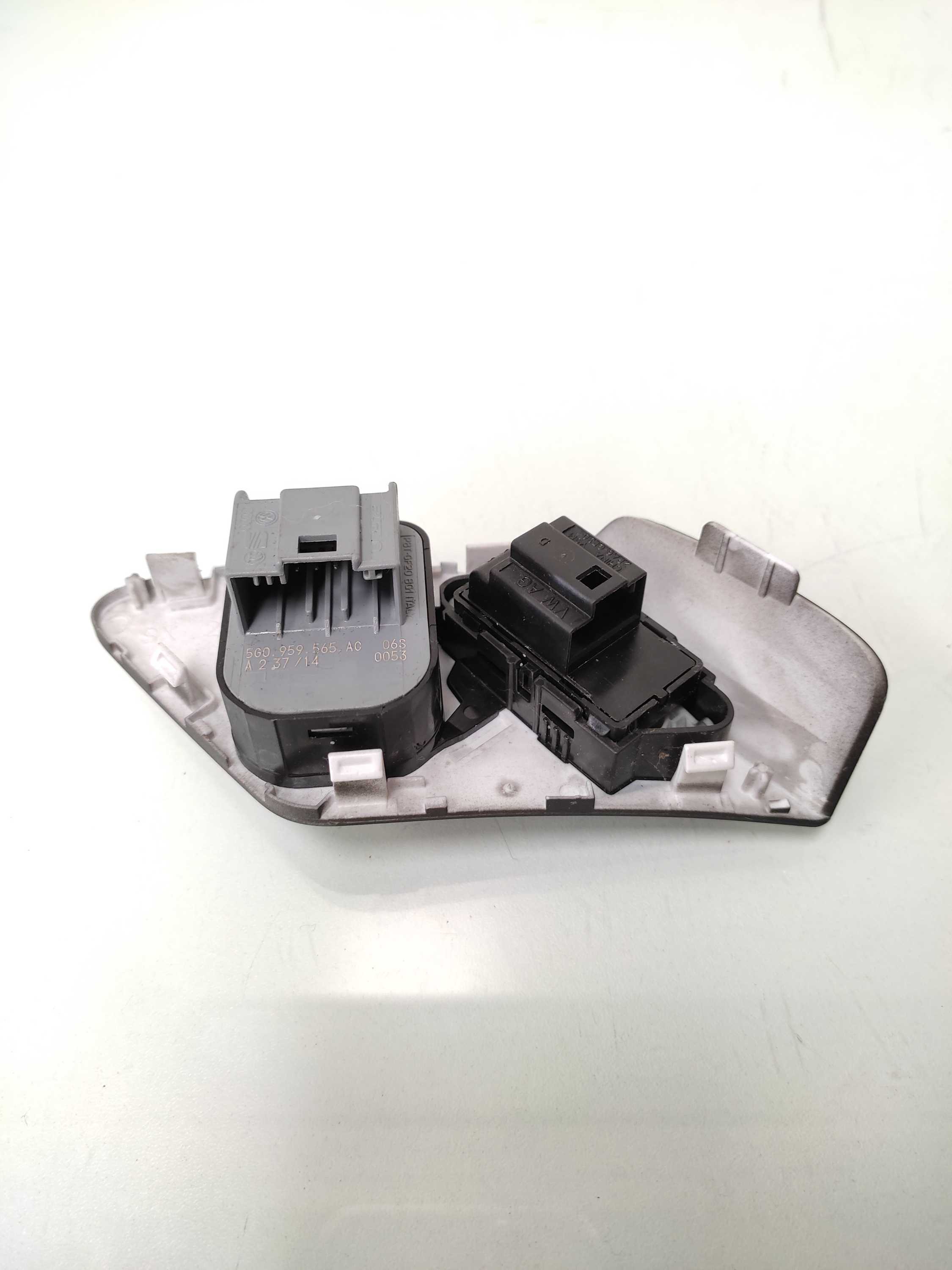 Botão Retrovisor E Trava Elétrica Vw Golf Tsi 2015 Detalhe 2