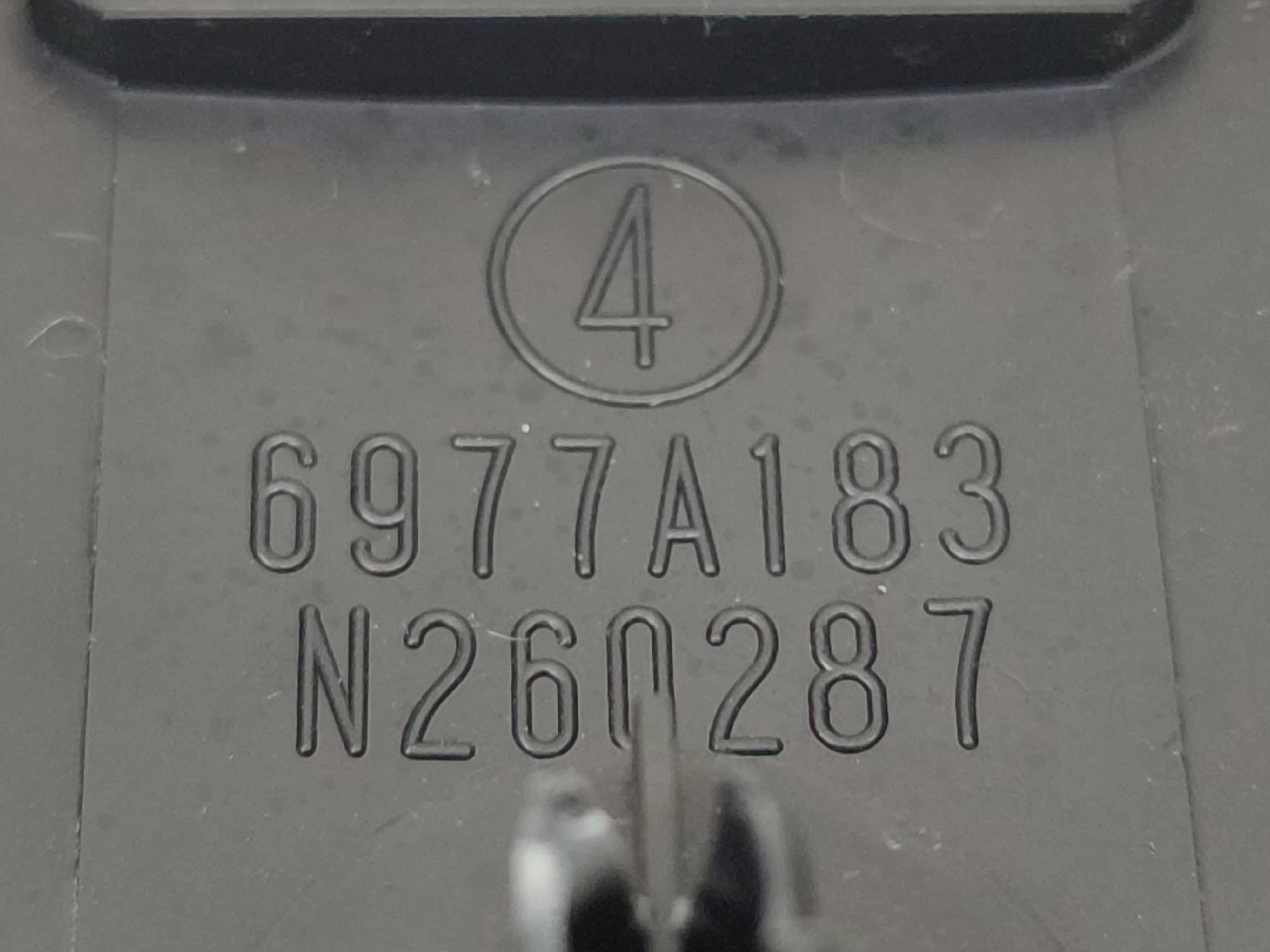 Acabamento Trilho Banco D/ Esquerdo Mitsubishi Lancer 2014 3