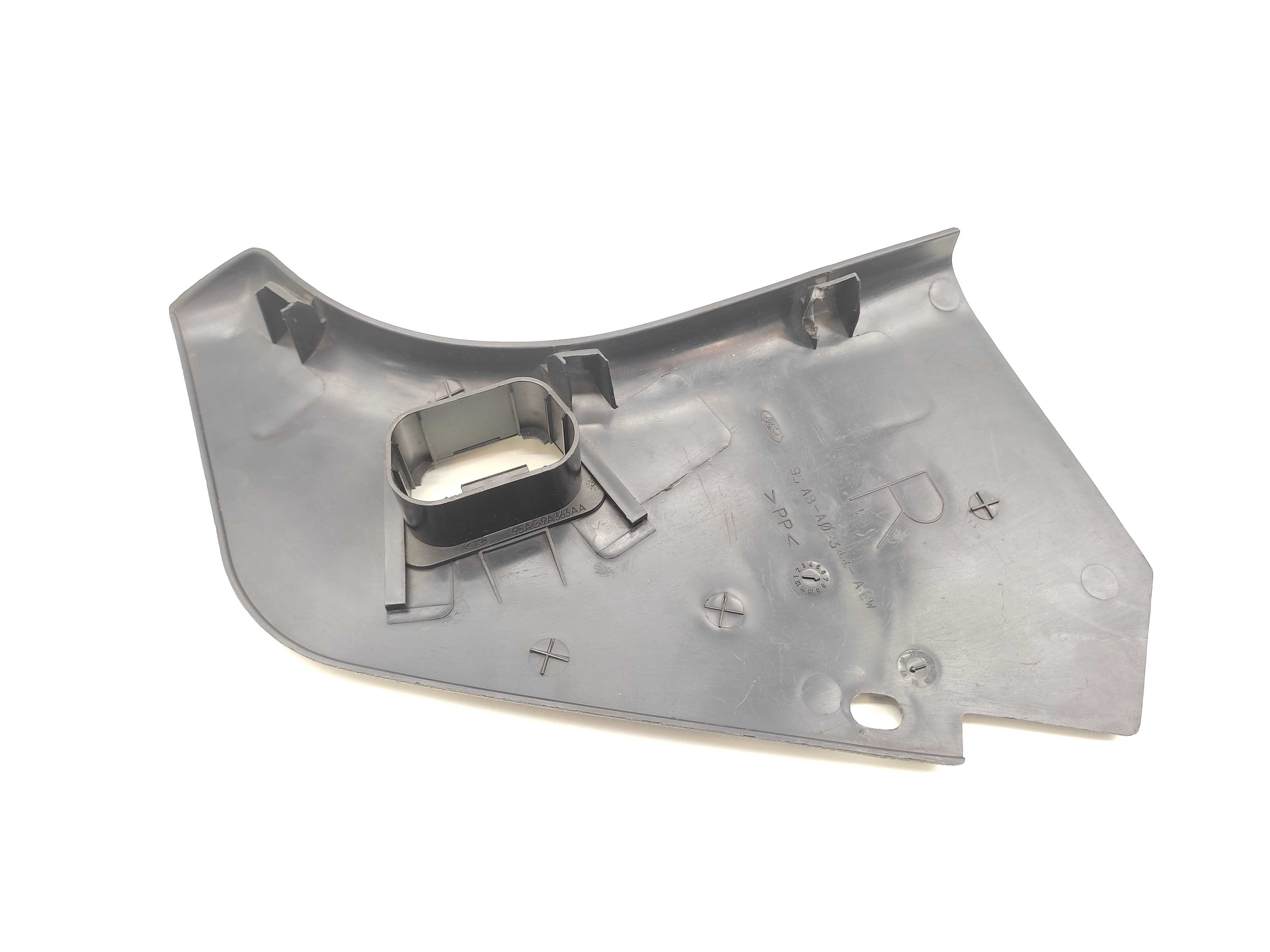 Acabamento Inferior Dianteiro Direito Ford Escort Zetec 1998 2