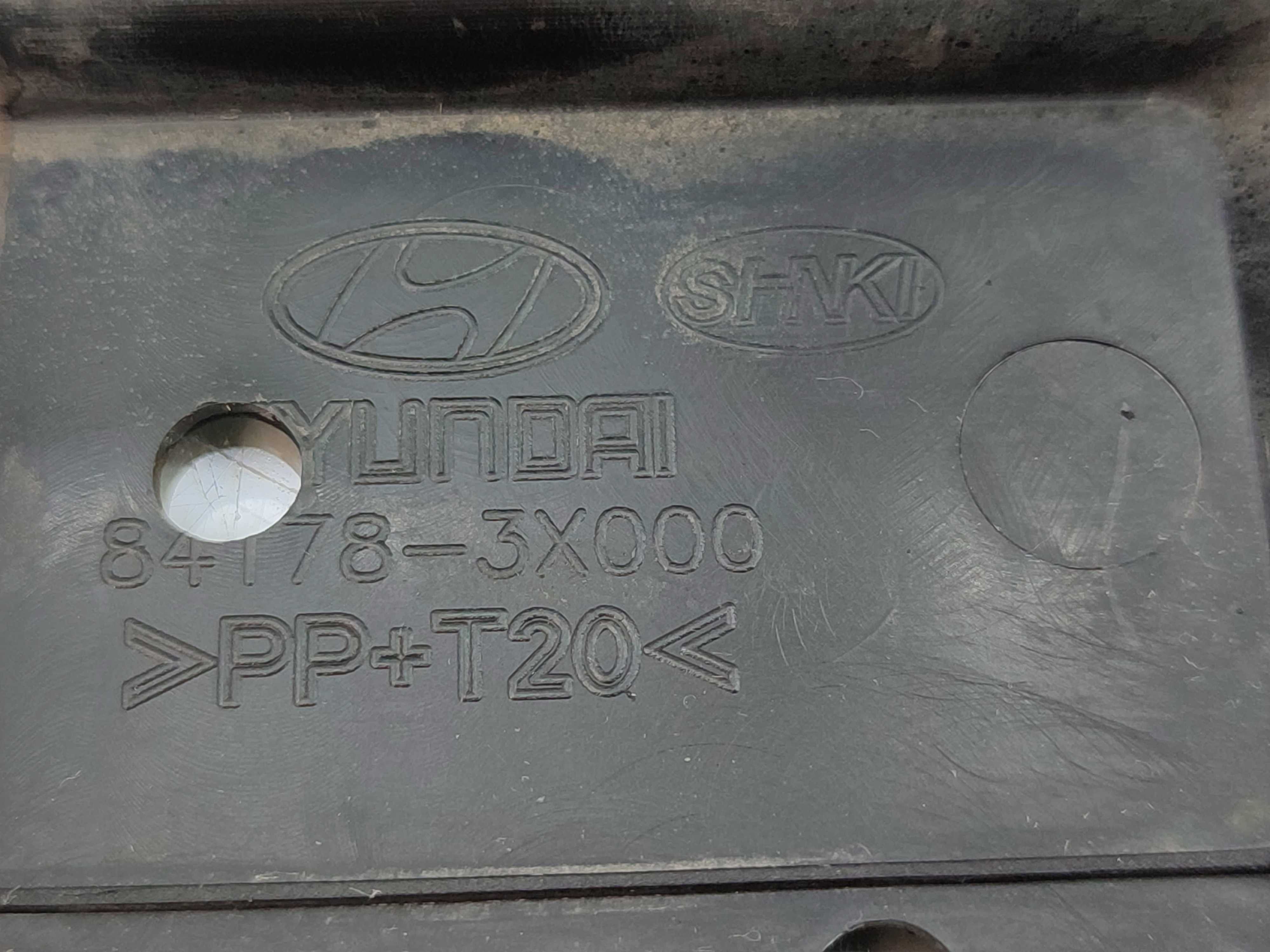 Defletor Esquerdo Tanque Hyundai Veloster 2011 8841783×000 3