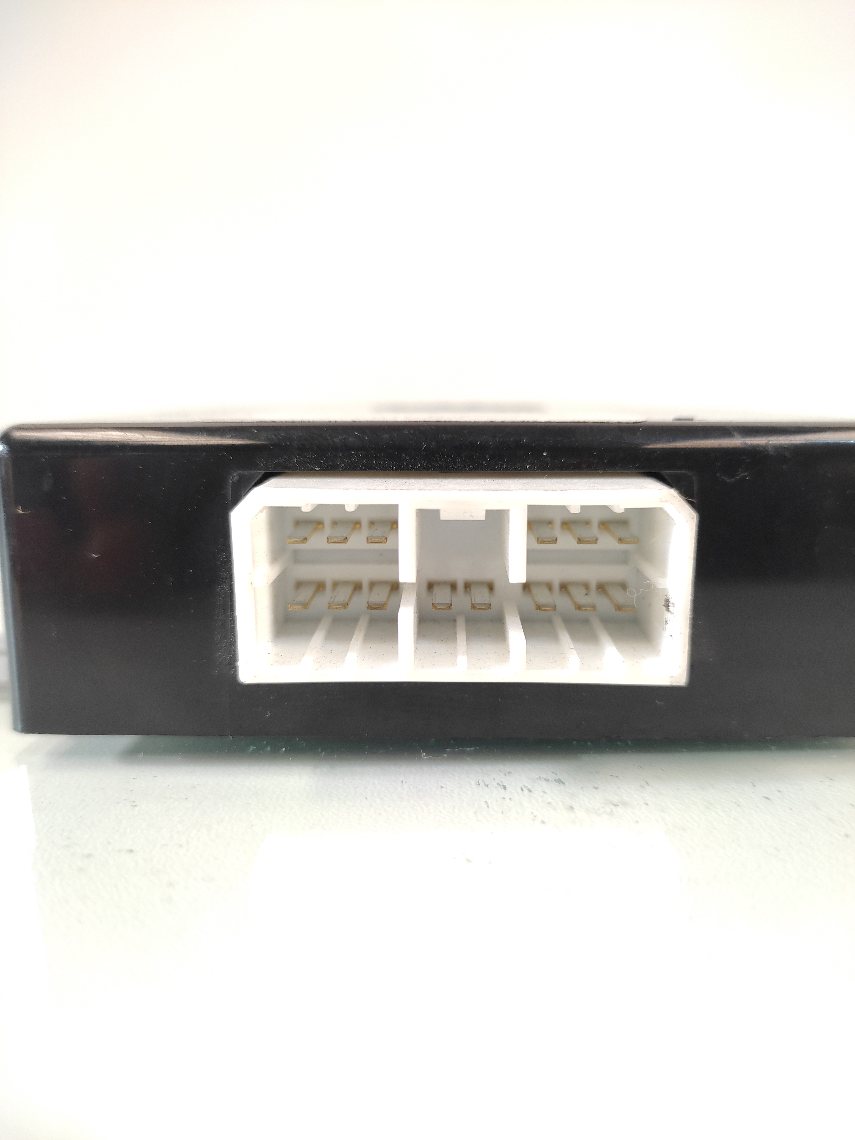 Modulo Estacionamento Kia Carnival 3.8 V6 2008 957004d000 4