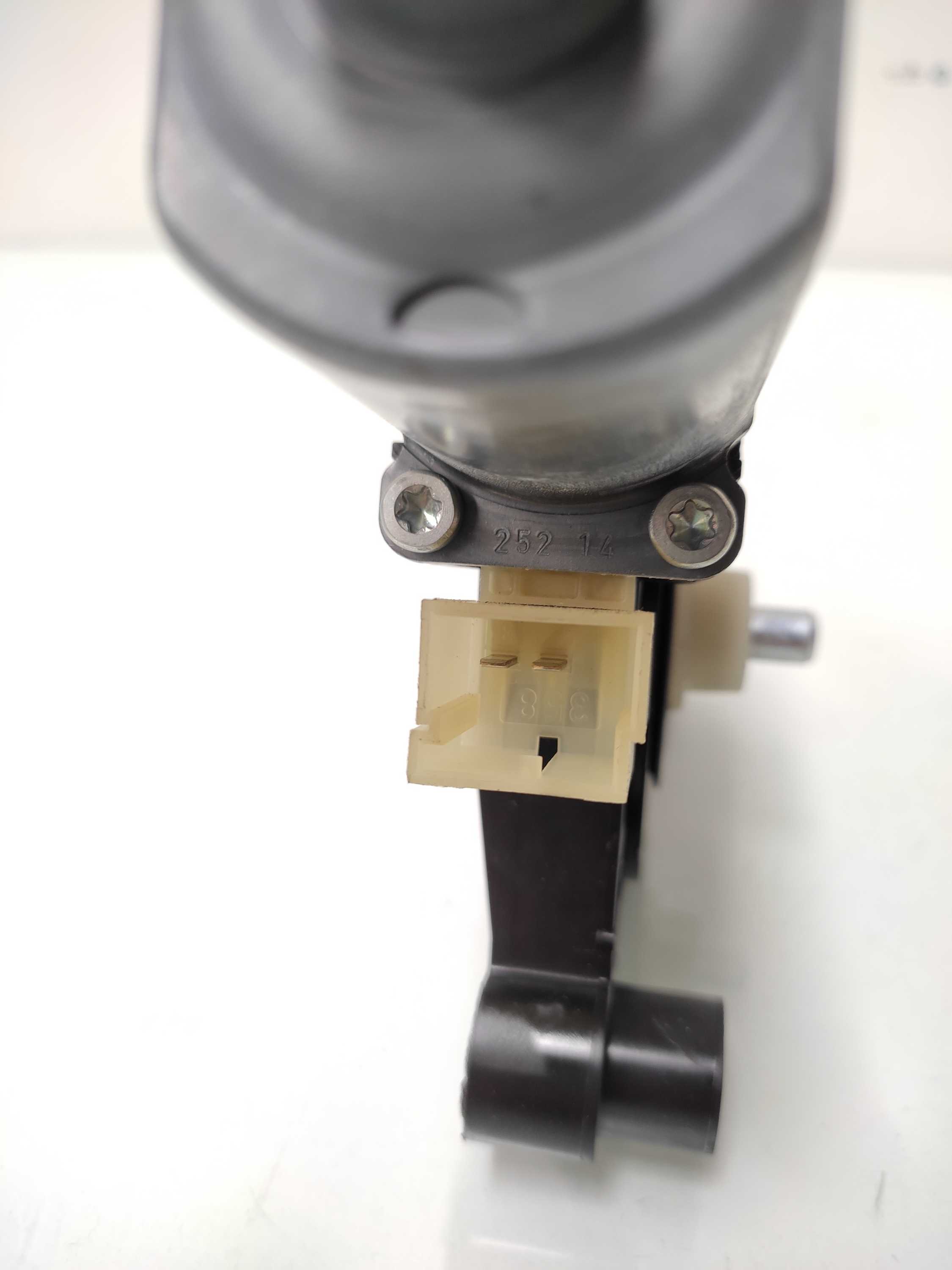 Motor Vidro Elétrico Porta Dianteira Direita Vw Golf 2015 4
