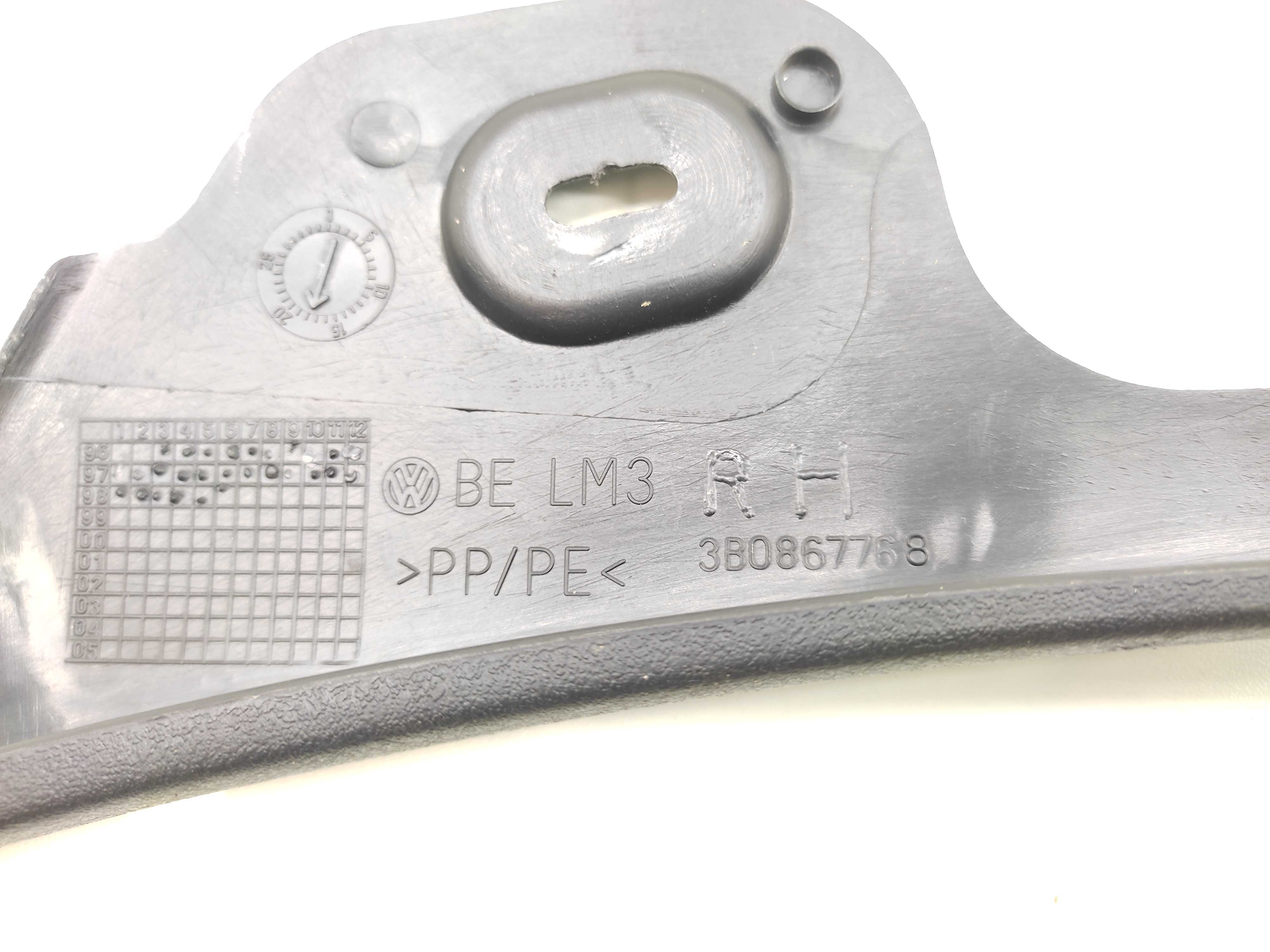 Acabamento Banco Traseiro Direito Vw Passat Variant 2000 3