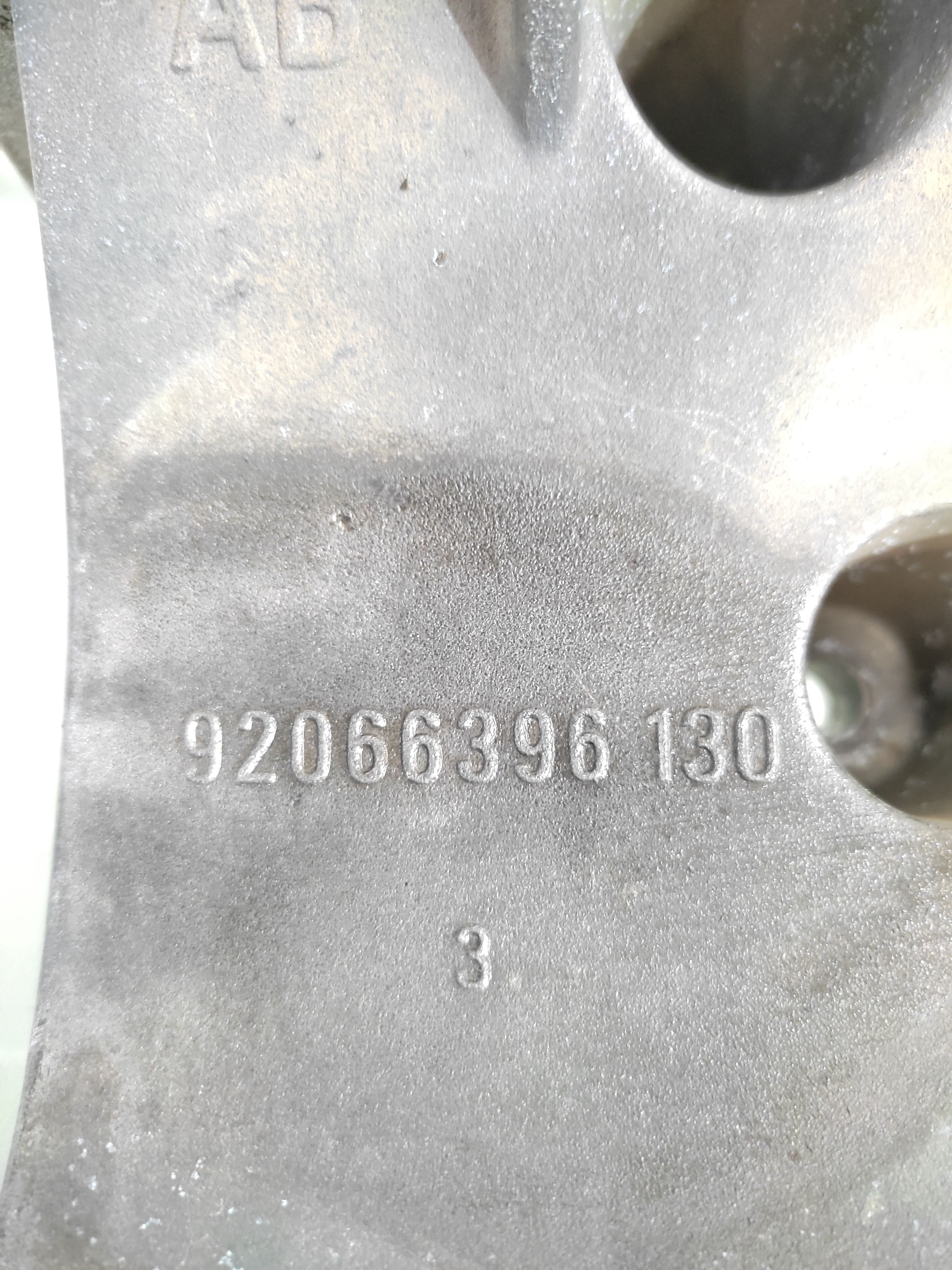 Suporte Do Alternador Gm Omega Australiano 3.6 V6 2008 2007 4