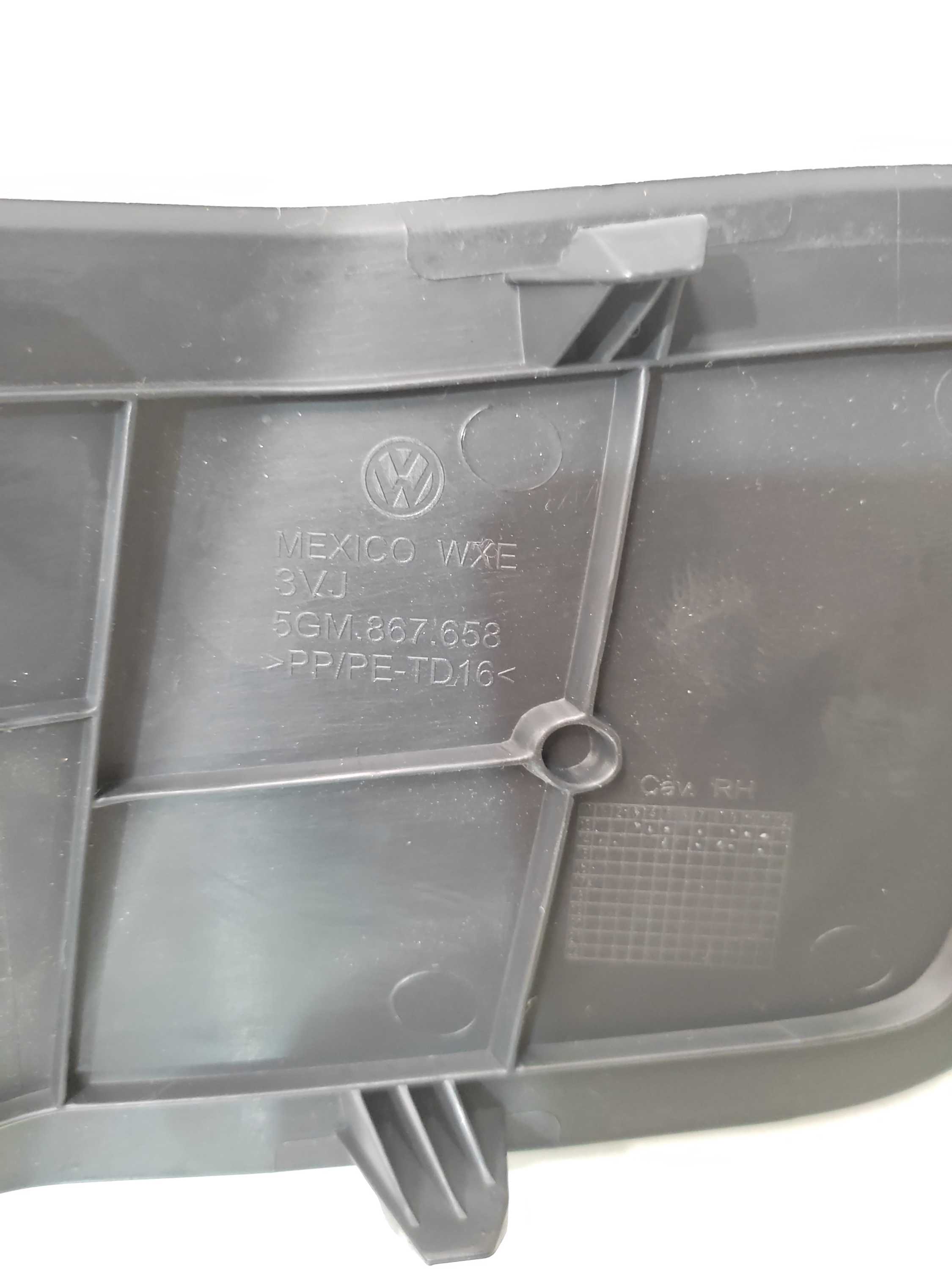 Tampa Do Acesso A Lanterna Traseira Direita Vw Golf 2015 3