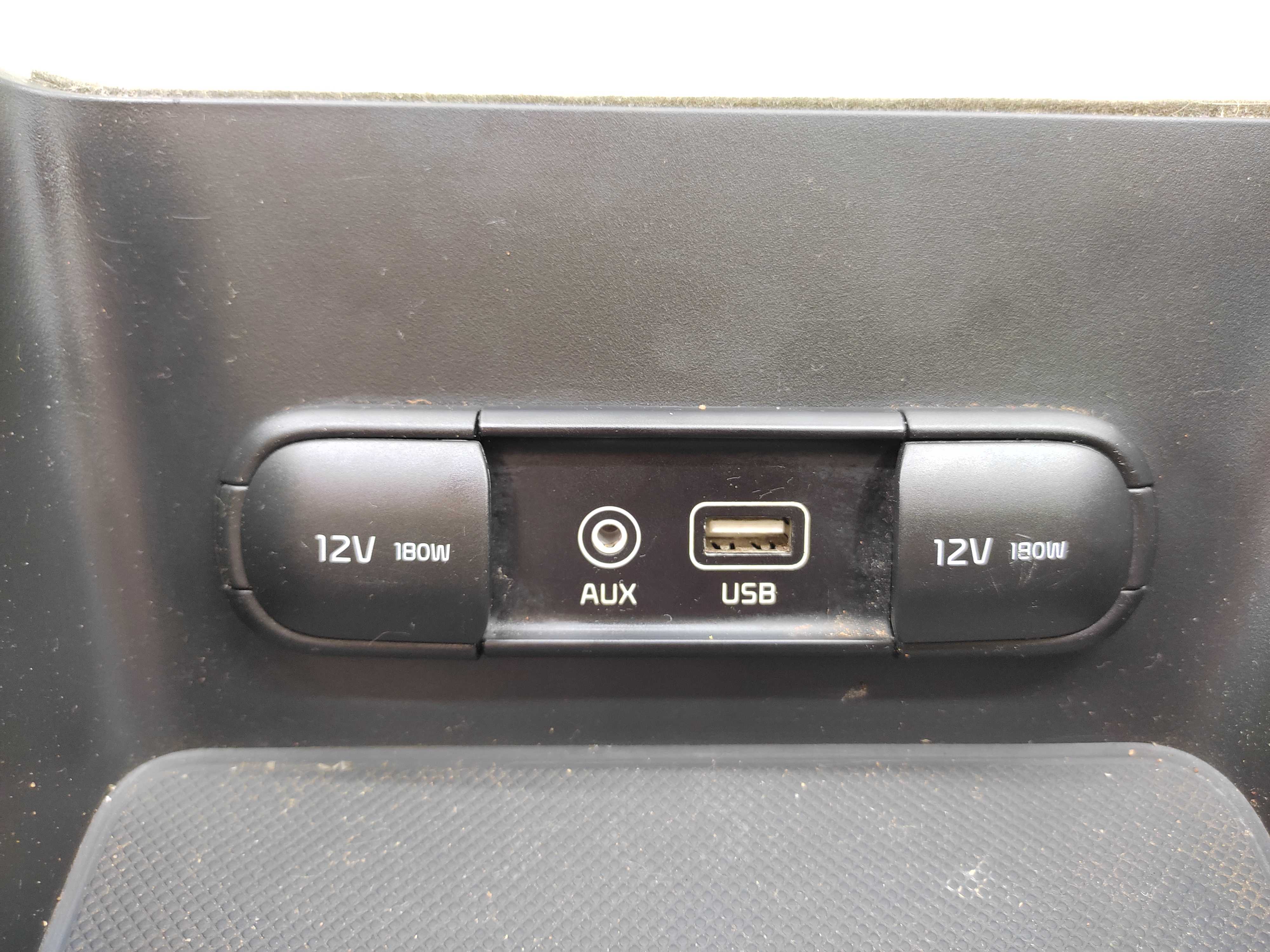 Entrada Usb Aux Tomada 12v Console Kia Sportage 2018 2019 – Preto 3