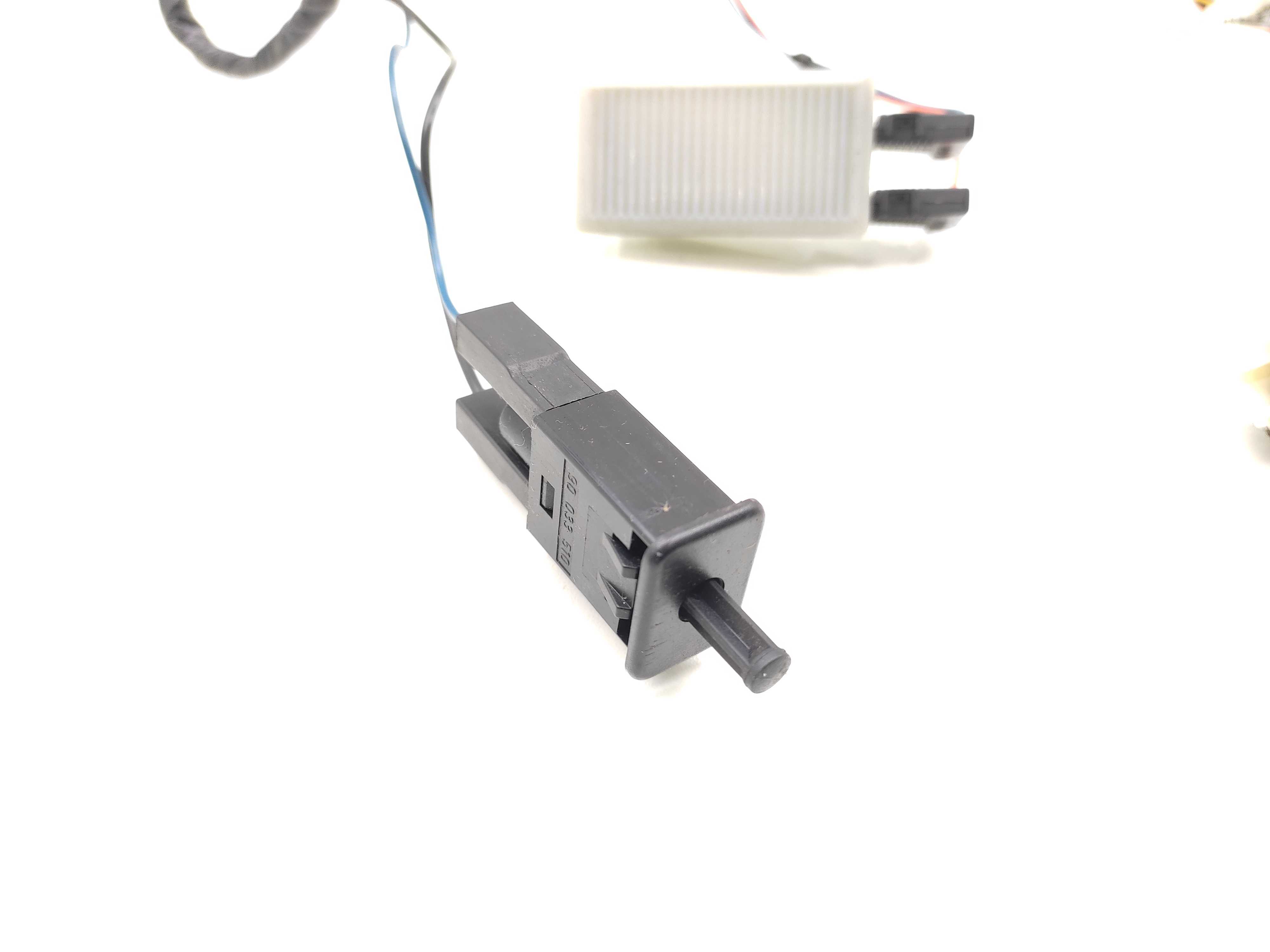 Interruptor Chicote Luz Interna Porta Luvas Gm Omega 2002 3