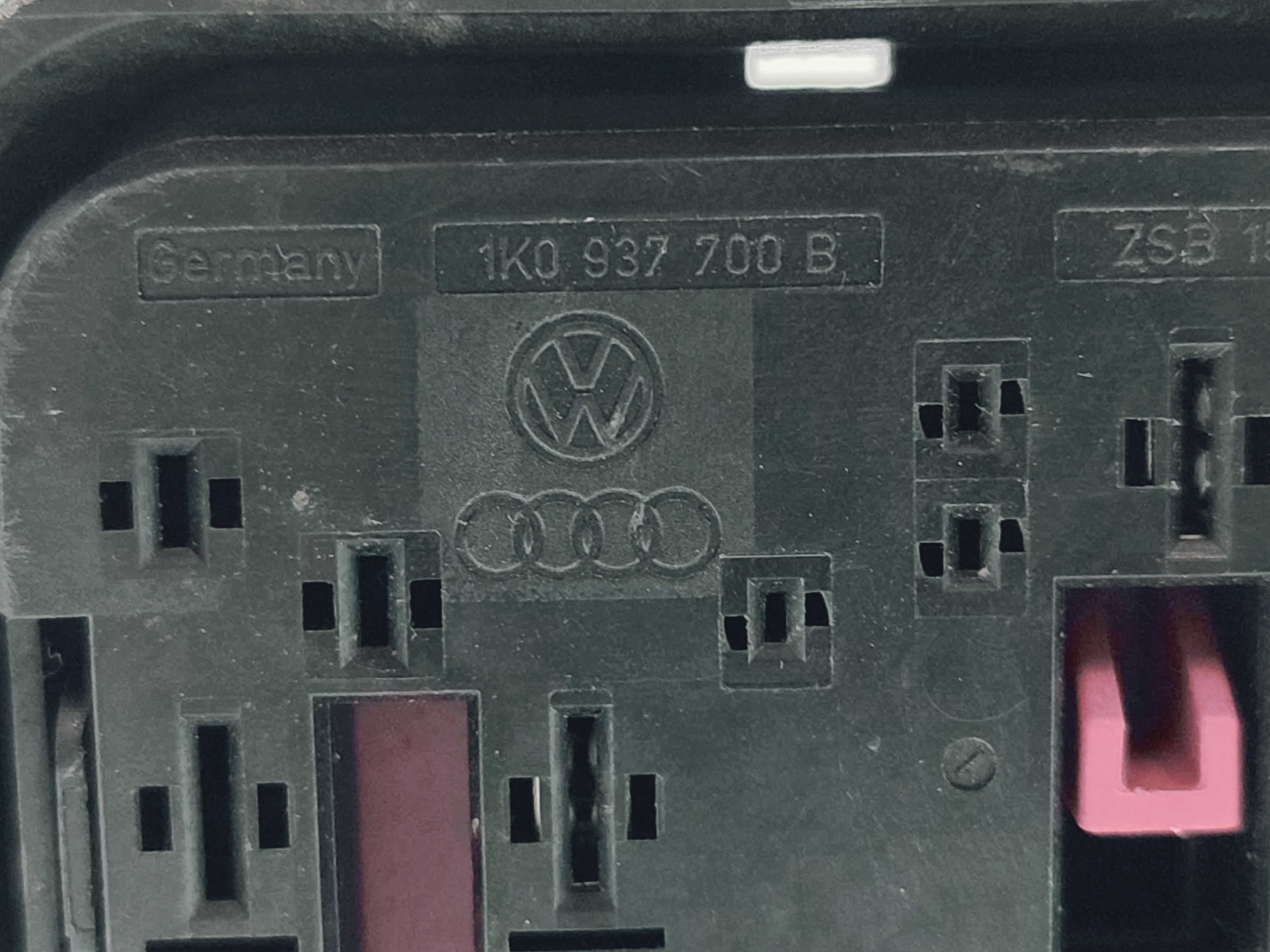 Caixa Fusível Vw Jetta 2.5 2010 2011 2012 N 1k0937700b 4