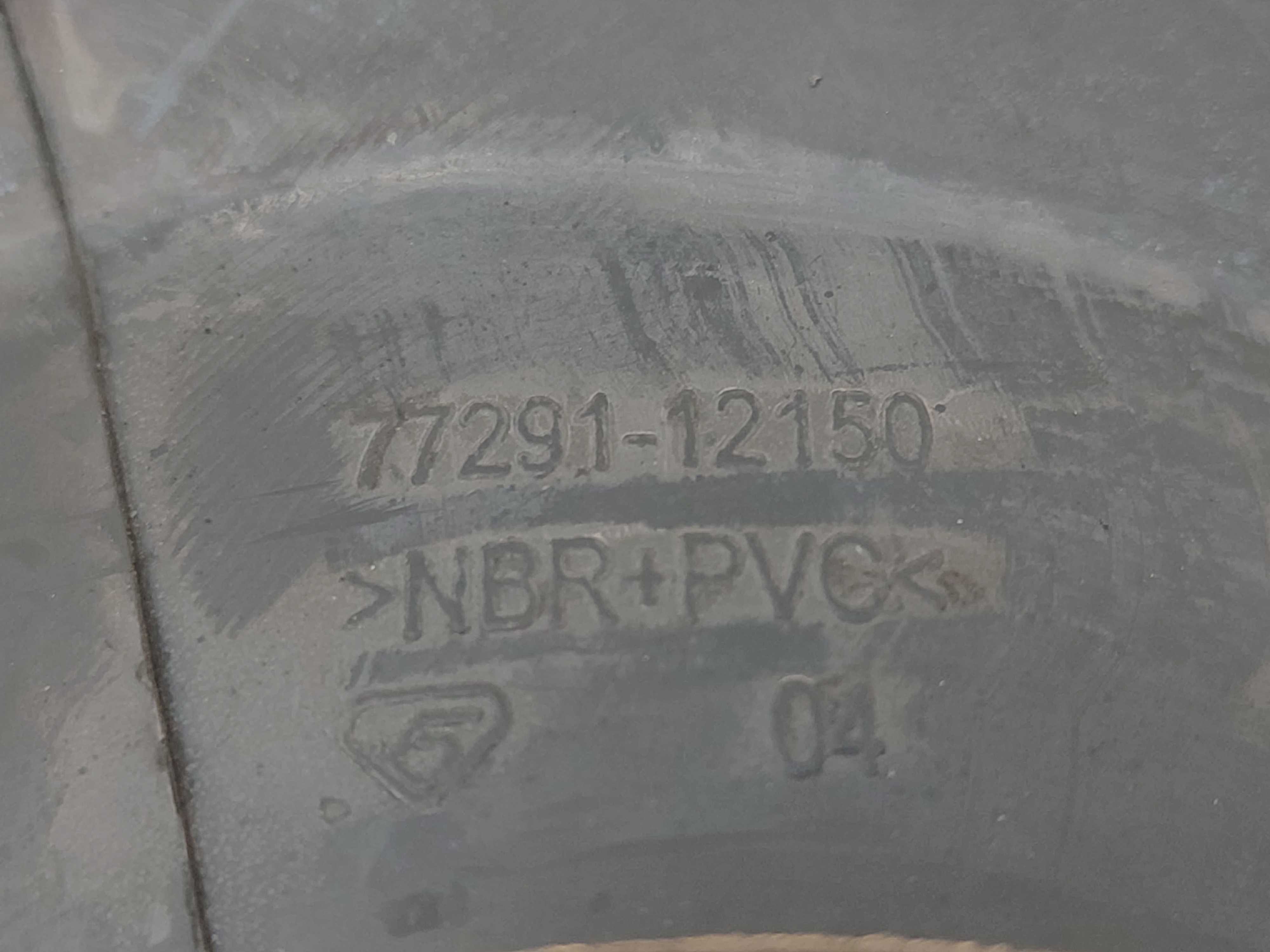 Quarda Pó Tanque Combustível Toyota Corolla 2003 2004 2005 4