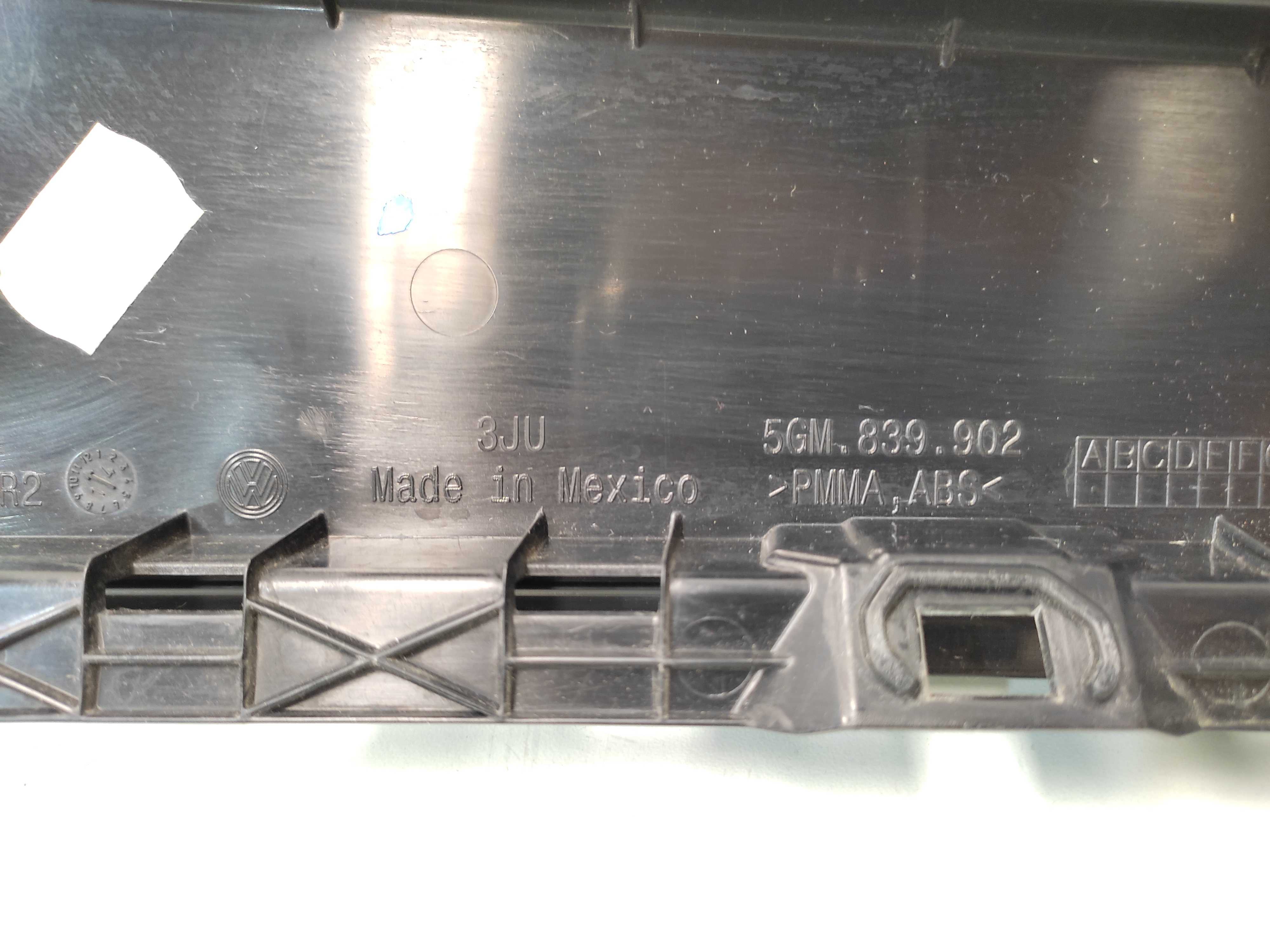 Acabamento Externo Porta Traseira Direita Vw Golf Tsi 2015 4