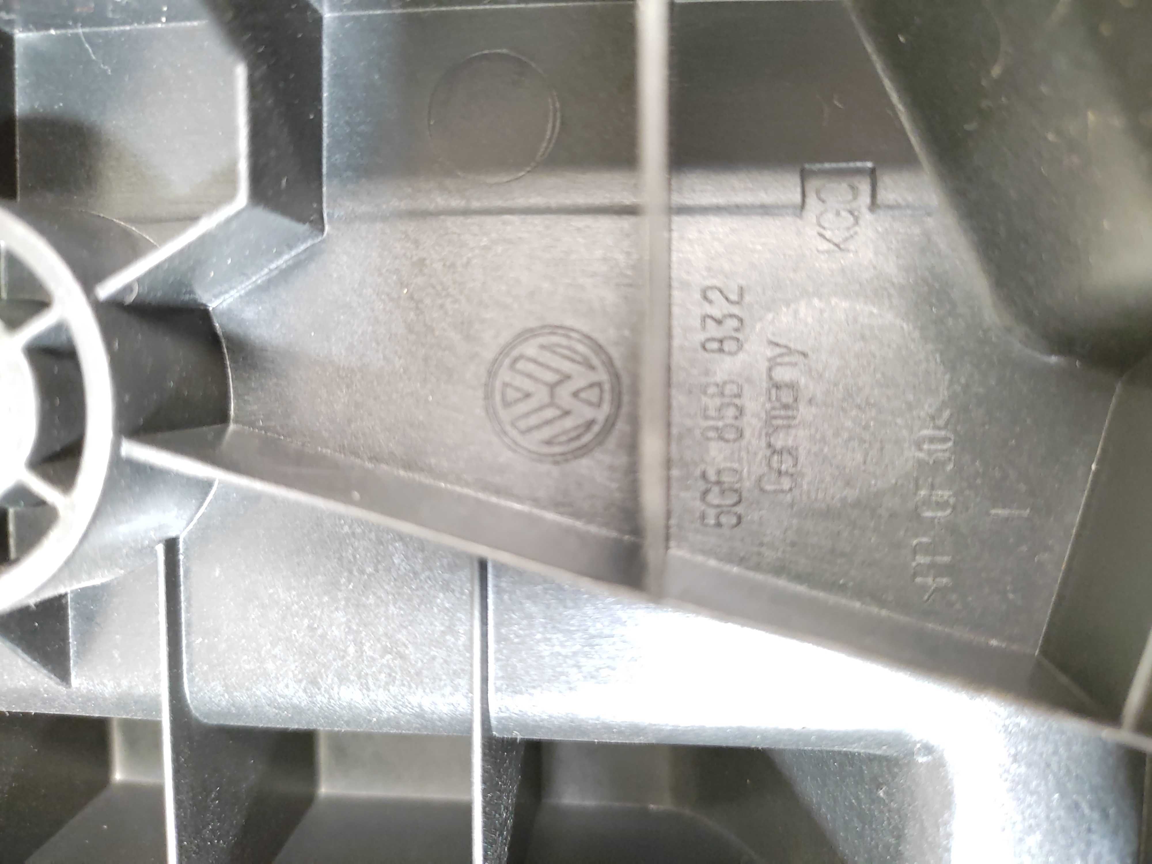 Acabamento Suporte Bagagito Lado Direito Vw Golf Tsi 2015 3