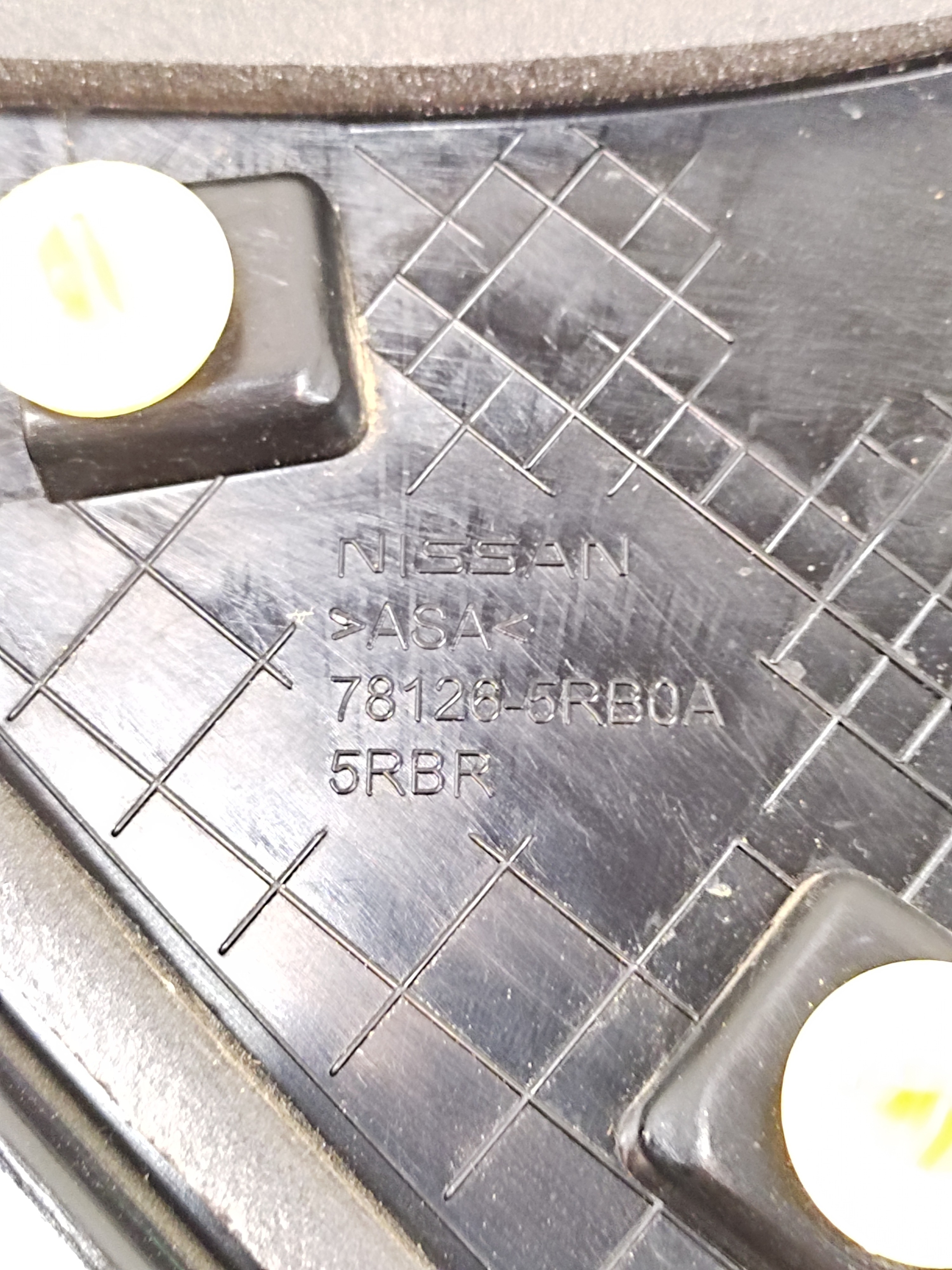 Acabamento Coluna Traseira Direita Nissan Kicks 2017 2018 3