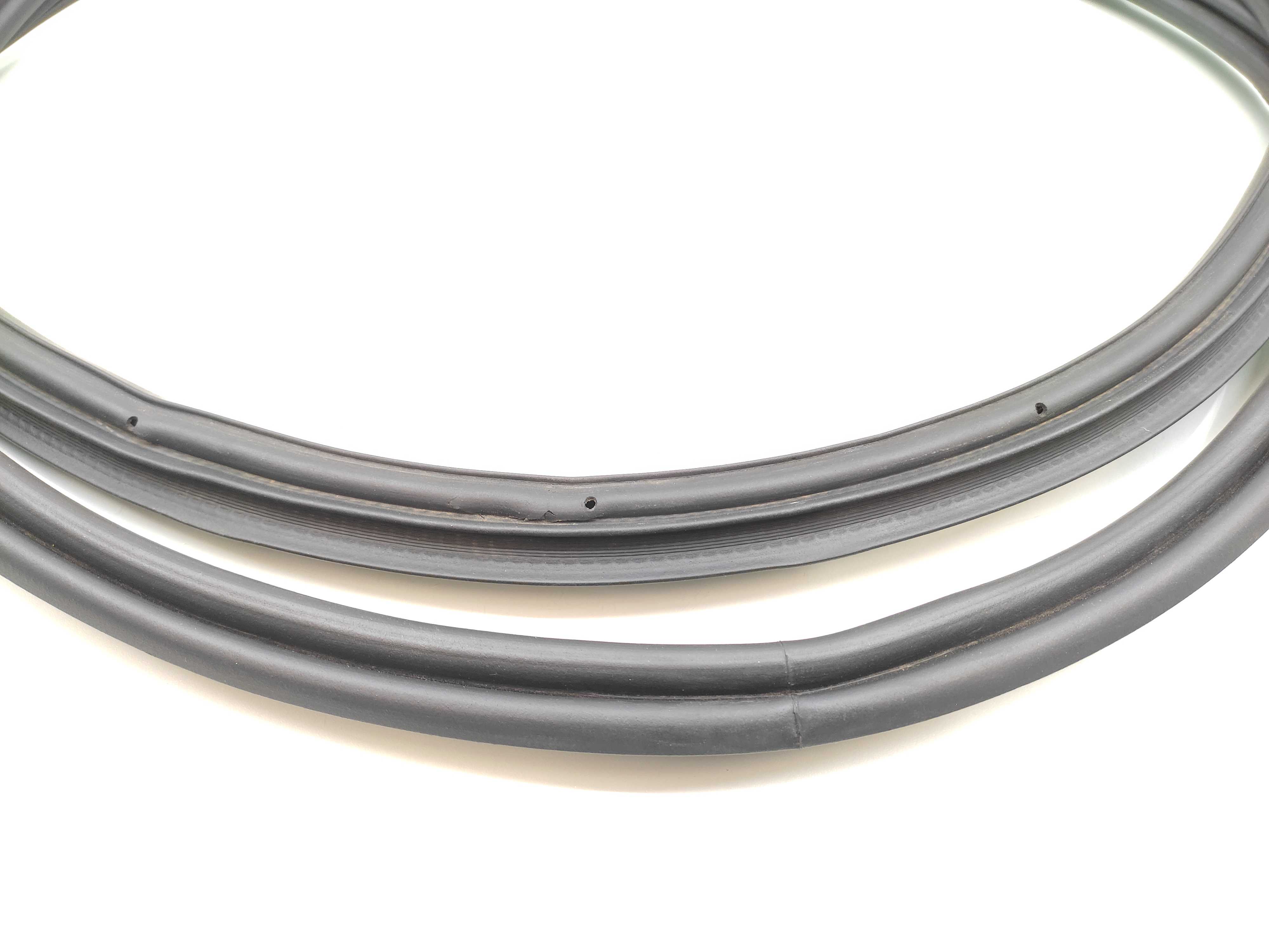 Borracha Porta Mala Tampa Traseira Gm Sonic Hatch 2013 2014 2