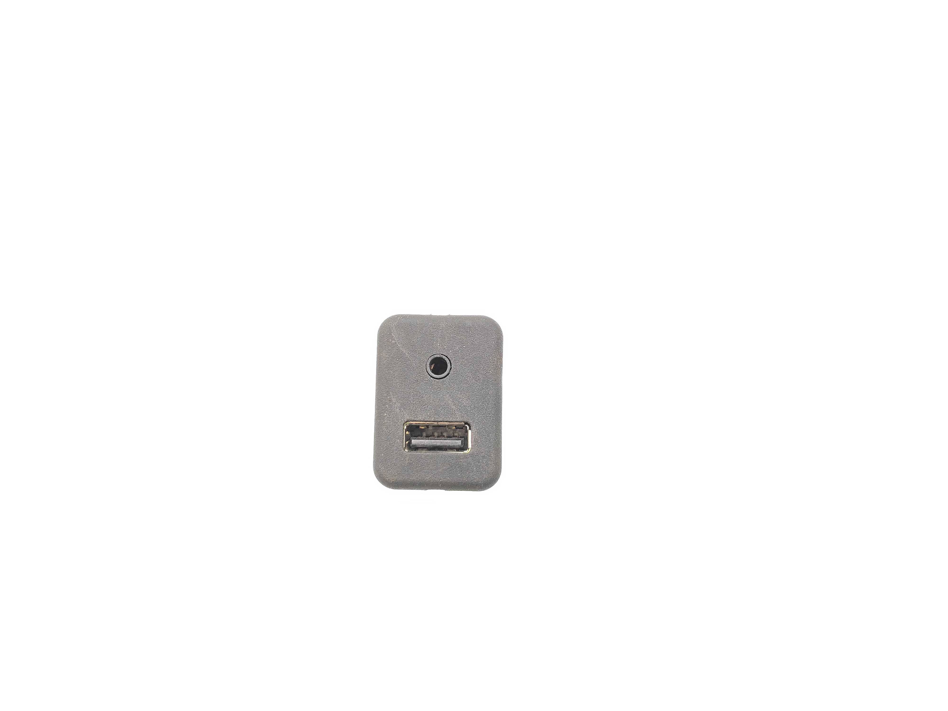 Conector Adaptador Entrada Usb Auxiliar Gm Sonic Onix 2014 1