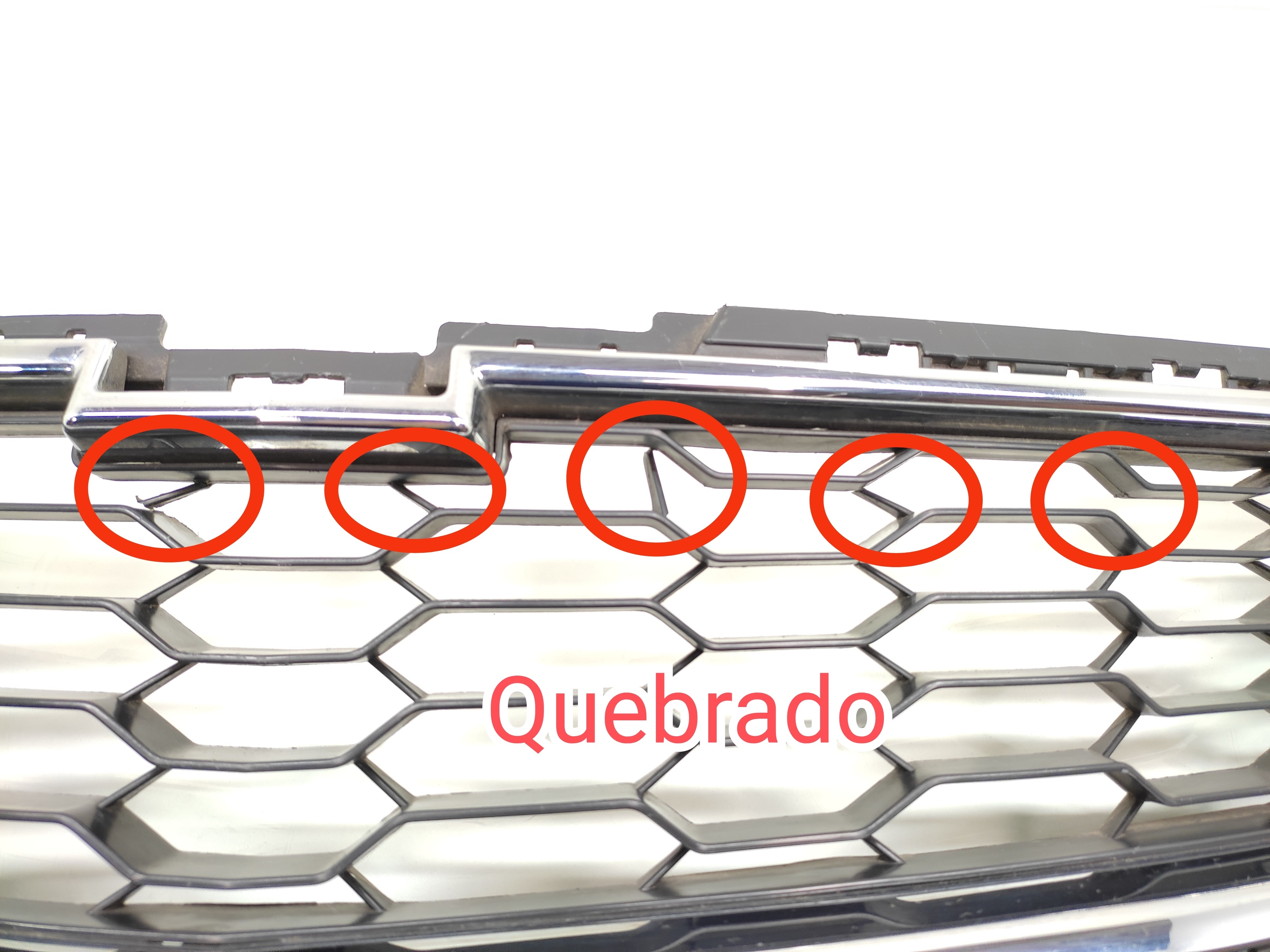 Grade Inferior Parachoque Dianteiro Gm Cobalt 2014 *detalhe 3