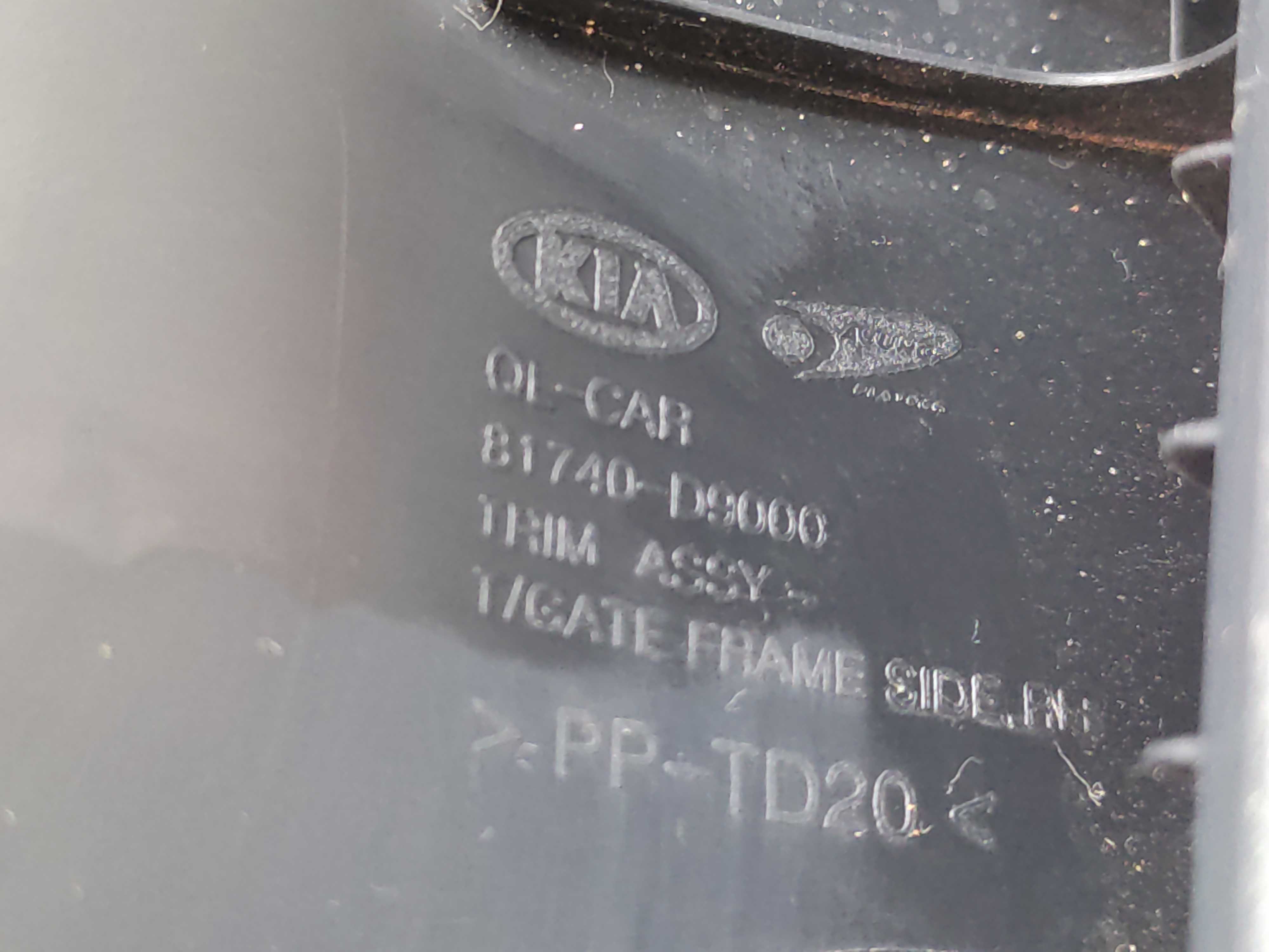 Acabamento Lateral Direito Tampa Traseira Kia Sportage 2018 3