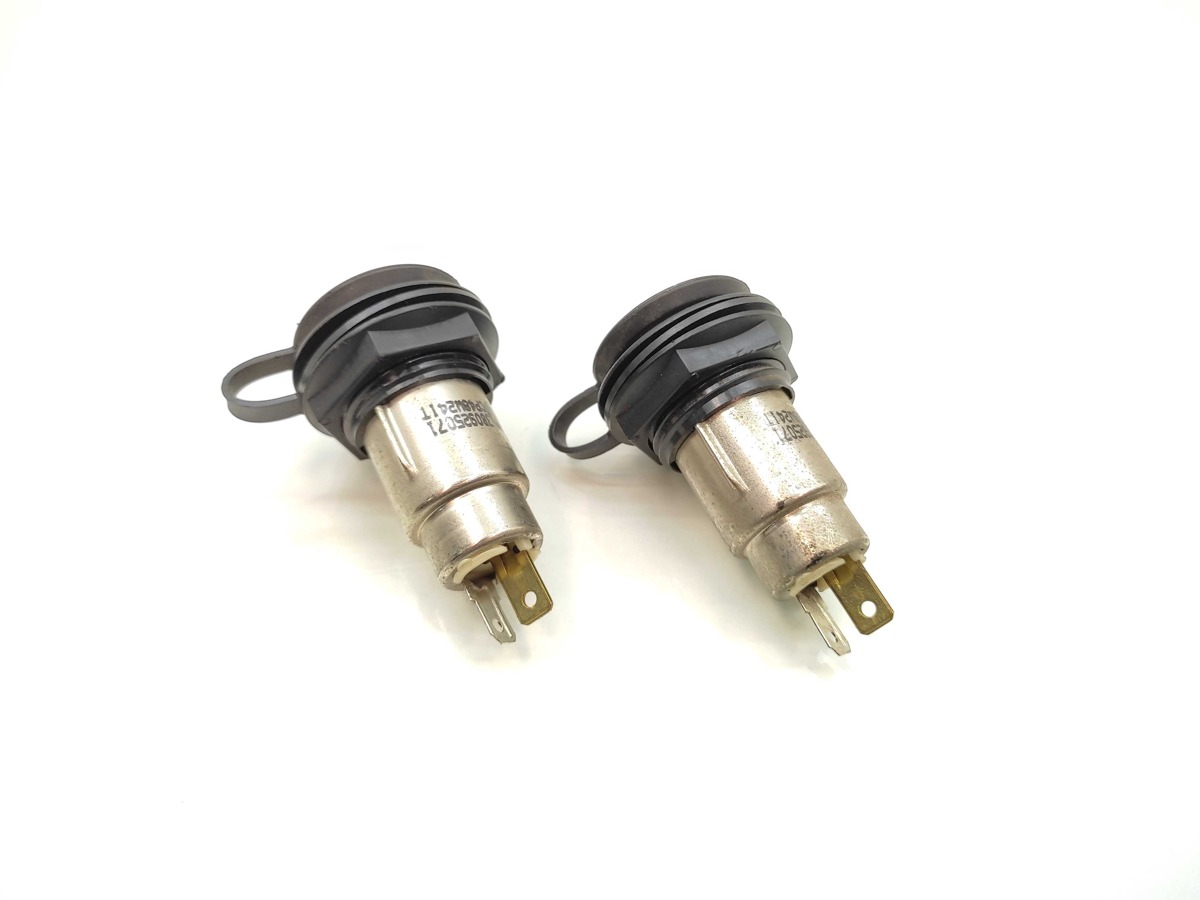 Par Tomada 12v Porta Malas Vw Passat Variant 2000 Preto 2