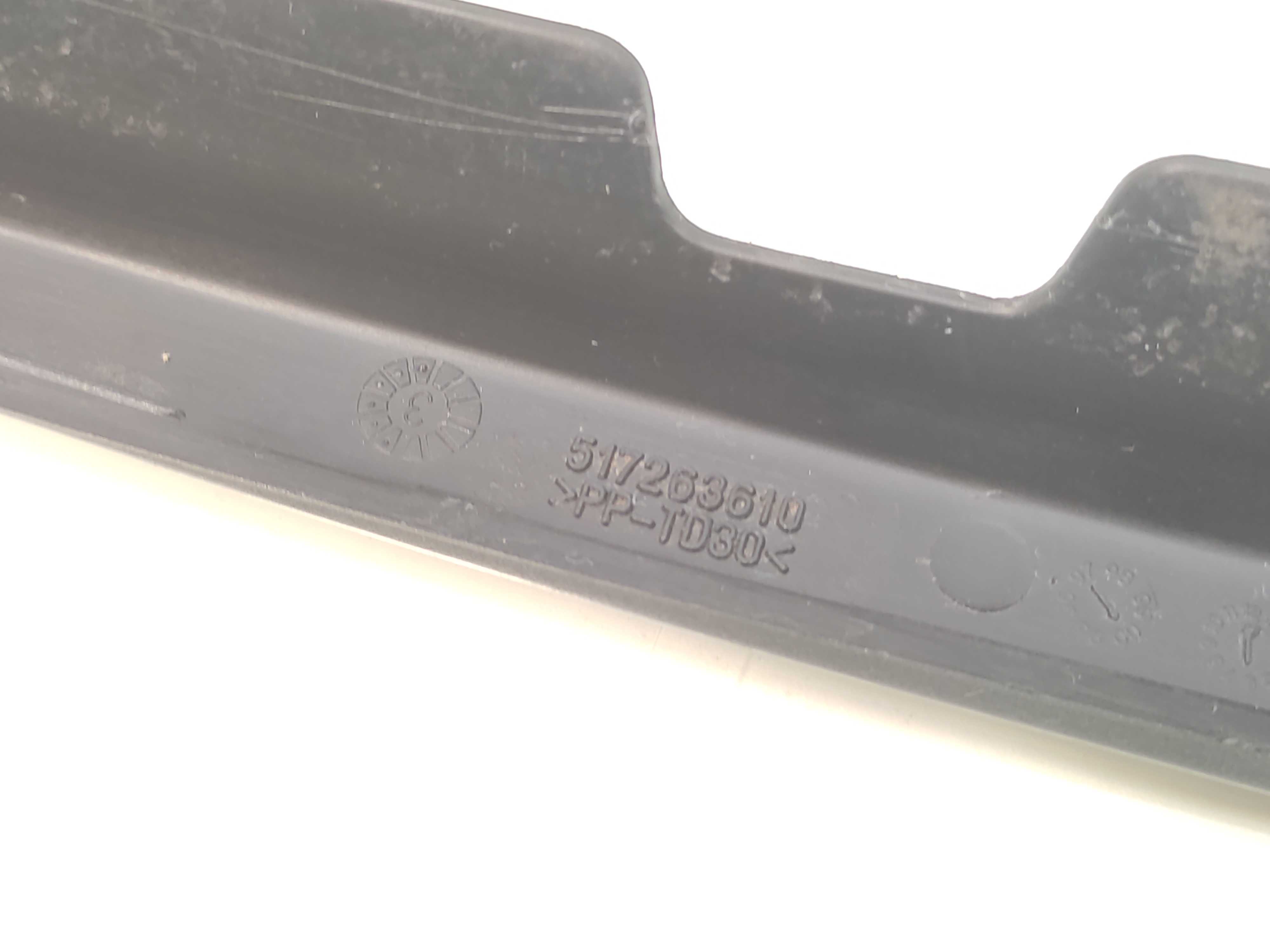 Acabamento Externo Direito Parabrisa Fiat Palio 2002 2003 3