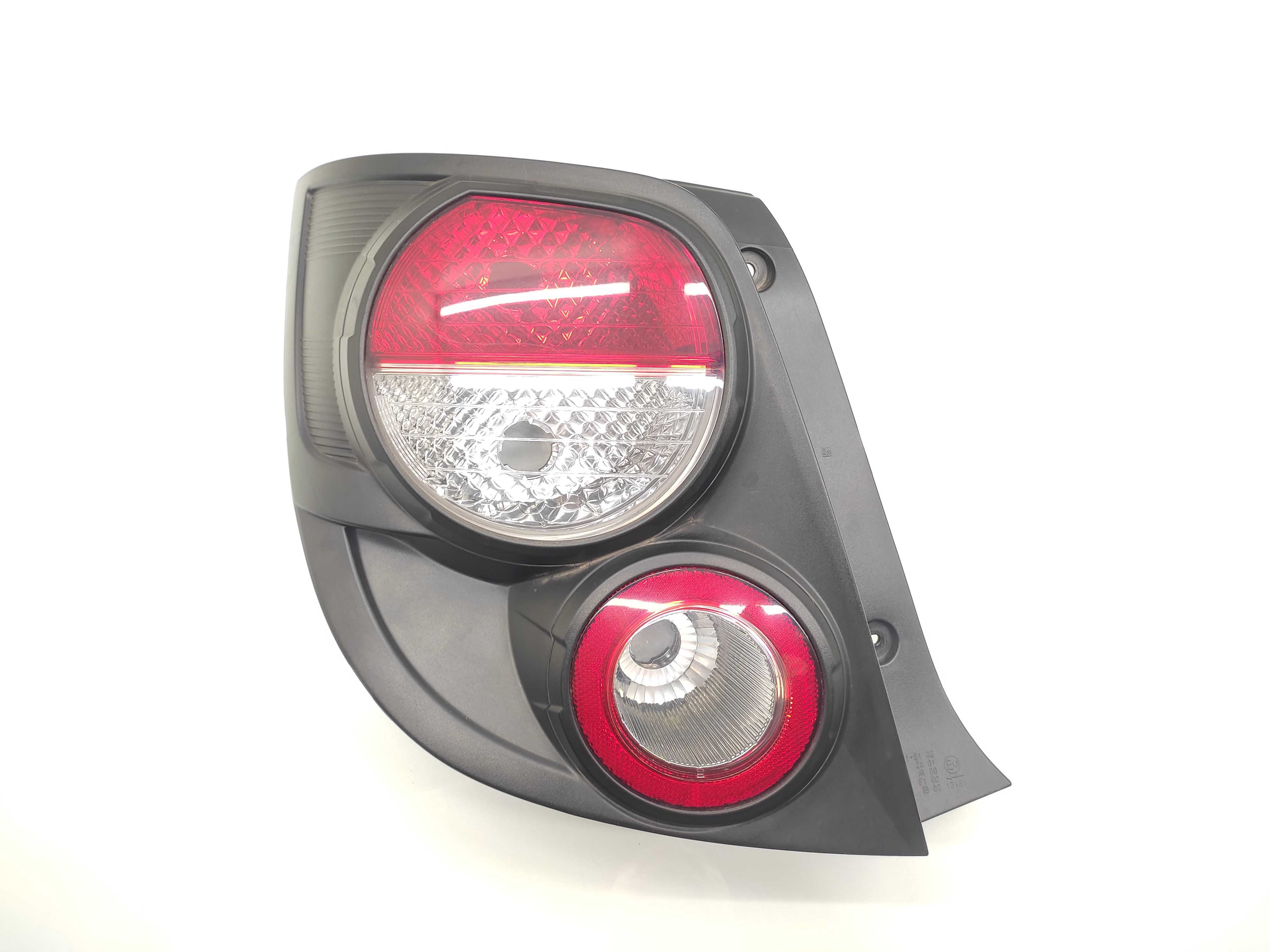 Lanterna Traseira Esquerda Gm Sonic Hatch 2012 2013 2014 1