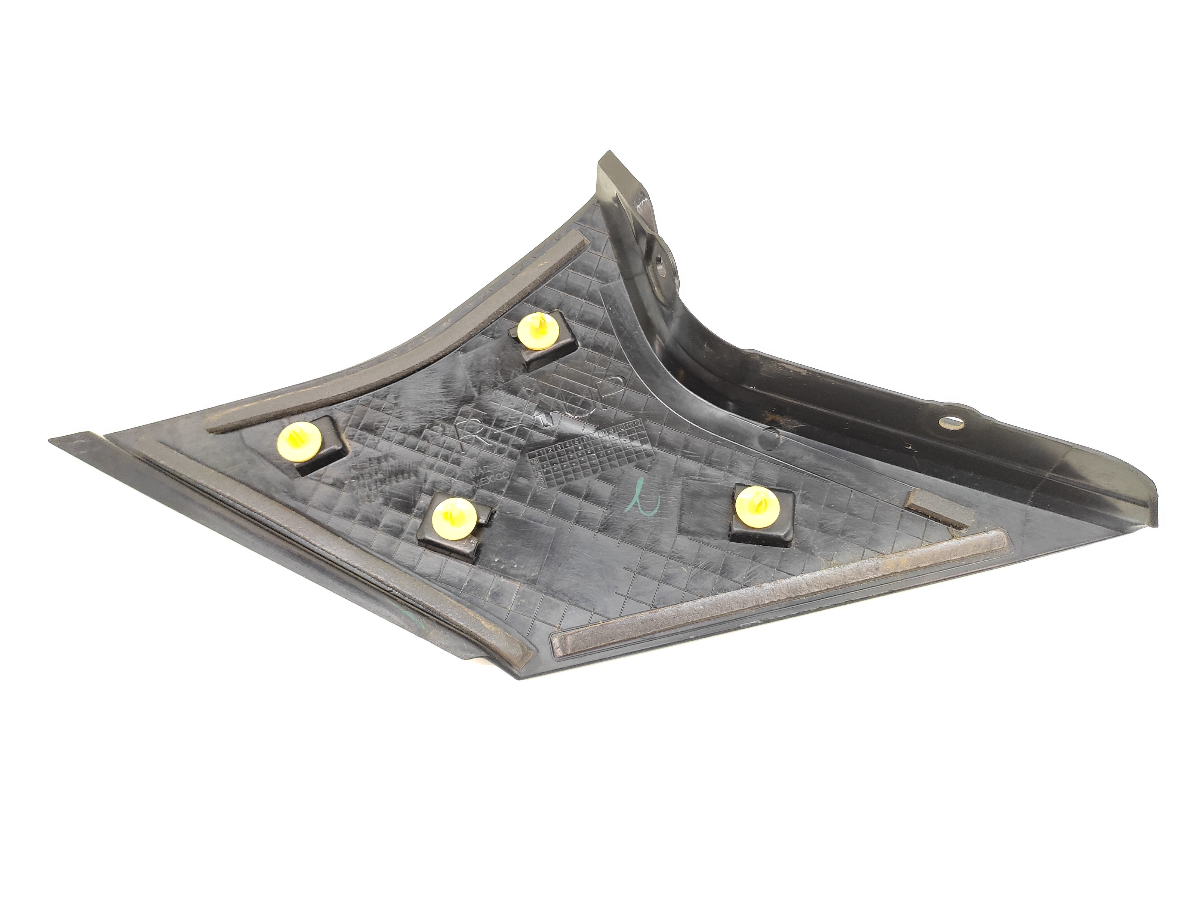 Acabamento Coluna Traseira Direita Nissan Kicks 2017 2018 2