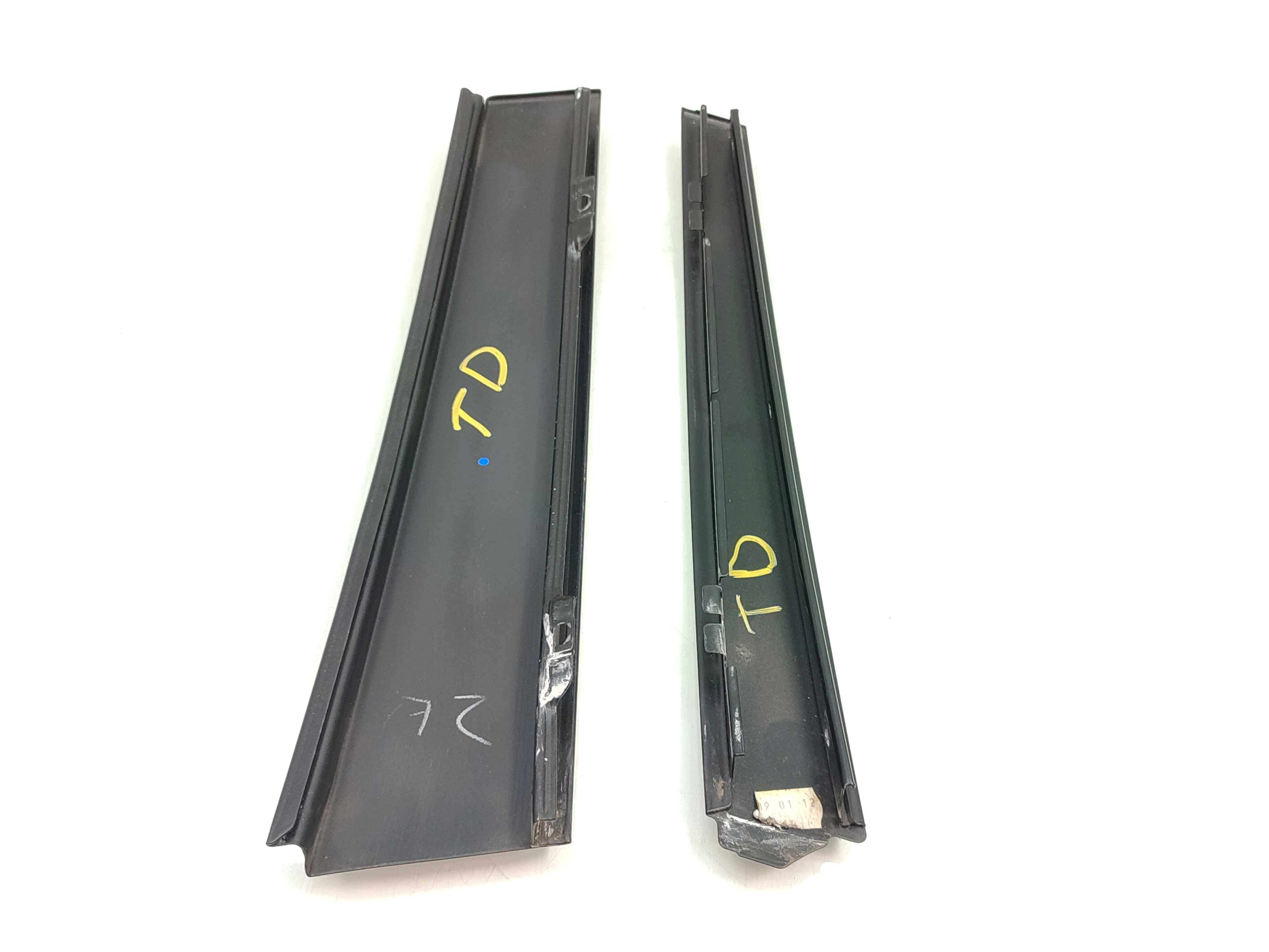 Par Acabamento Externo Porta Traseira D Vw Jetta Variant 12 2