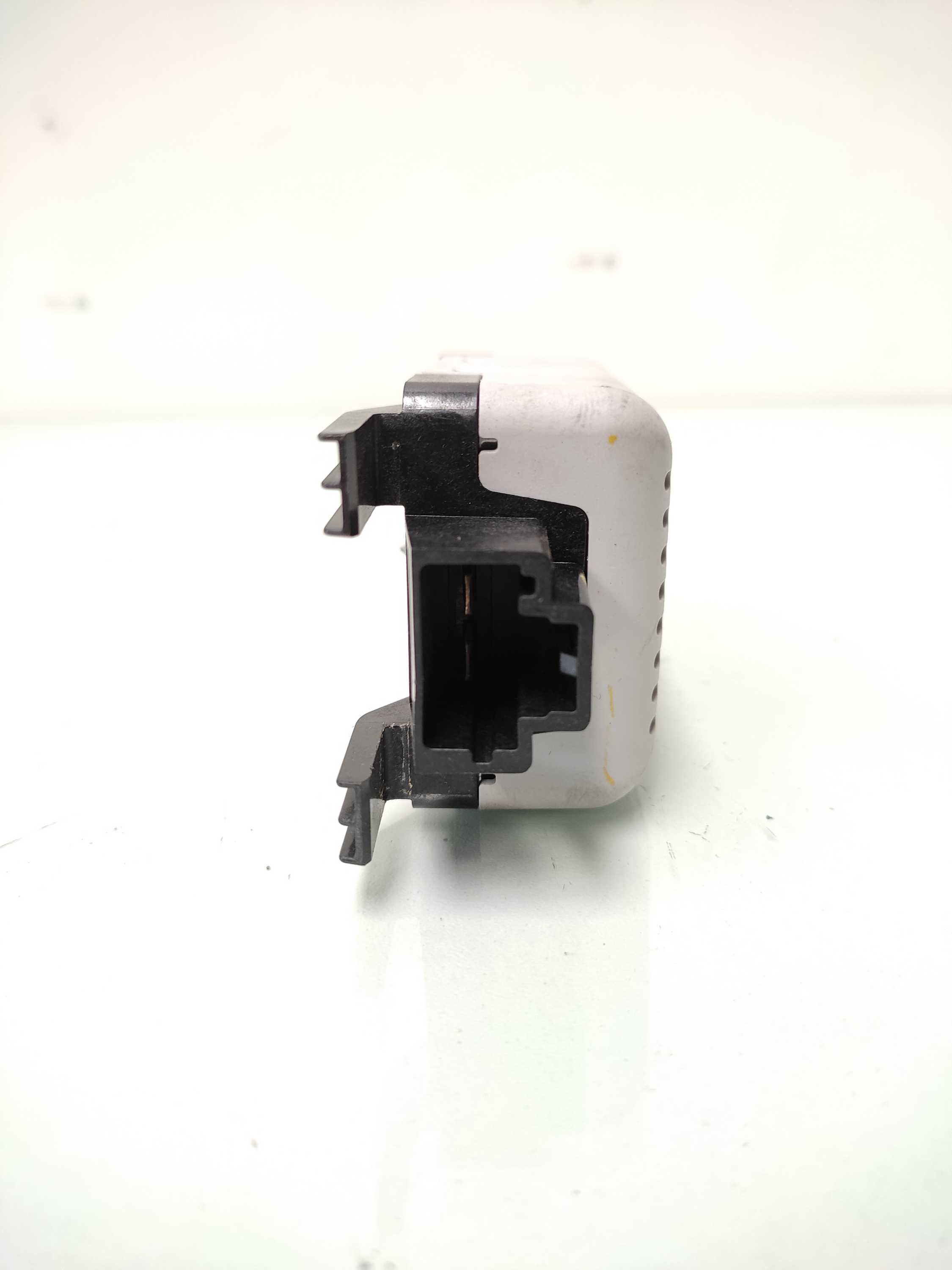 Modulo Amplificador De Antena Vw Golf Tsi 2015 N? 5q0035570 Misto 3