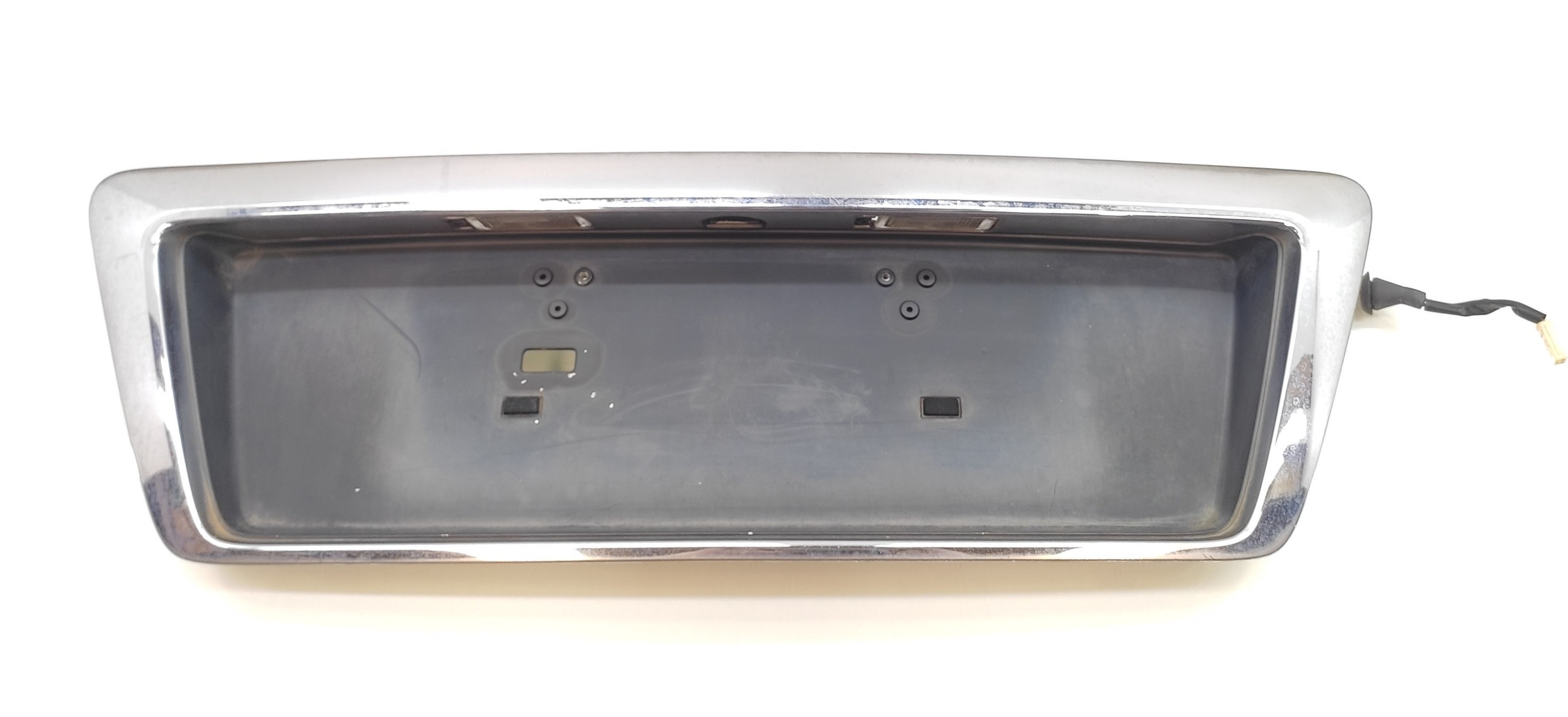 Acabamento Moldura Placa Porta Malas Gm Omega 2003 2004 2005 Preto Cromado 1