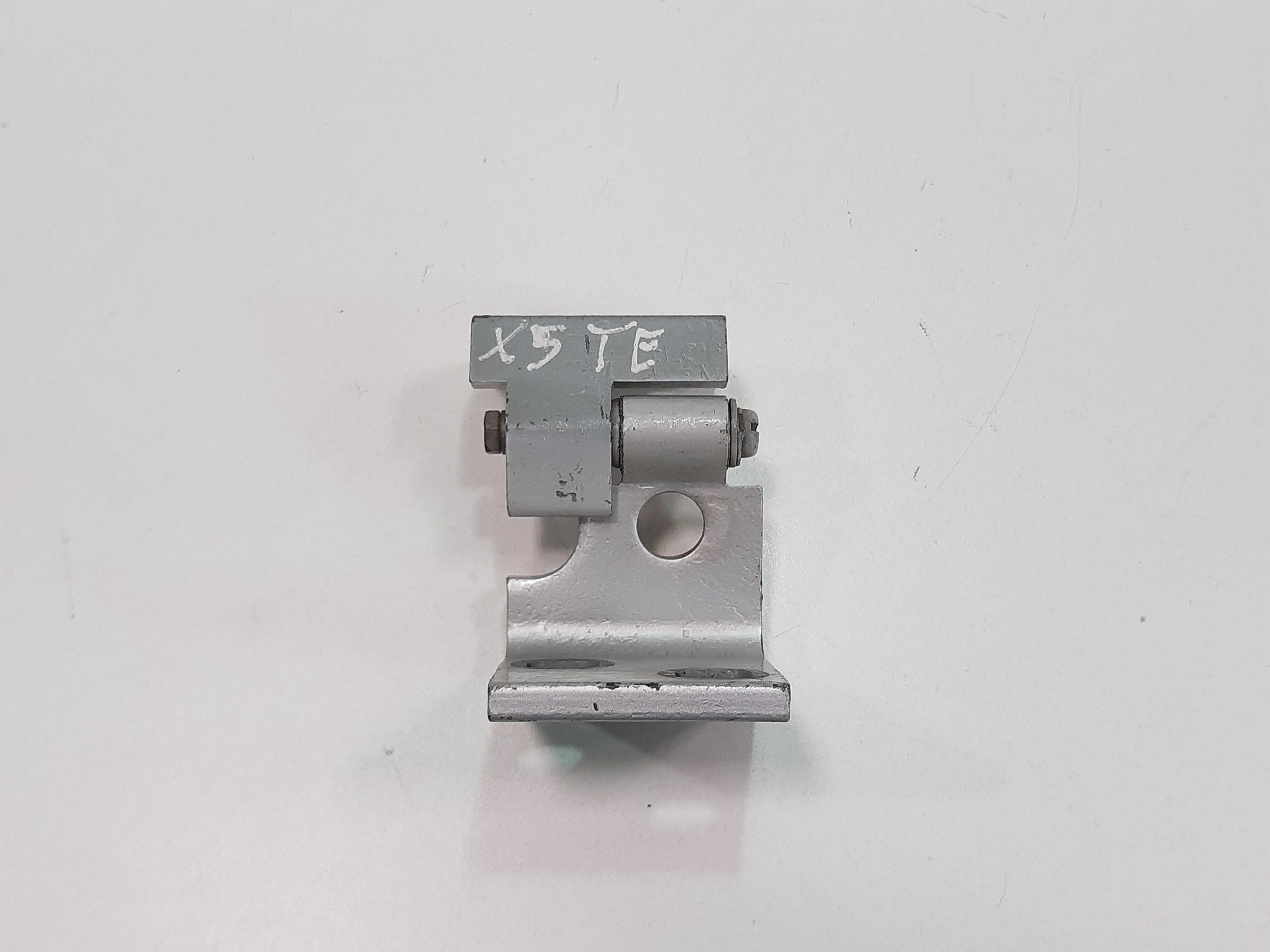 Dobradiça Traseira Esquerda Bmw X5 2000 2001 2002 A 2006