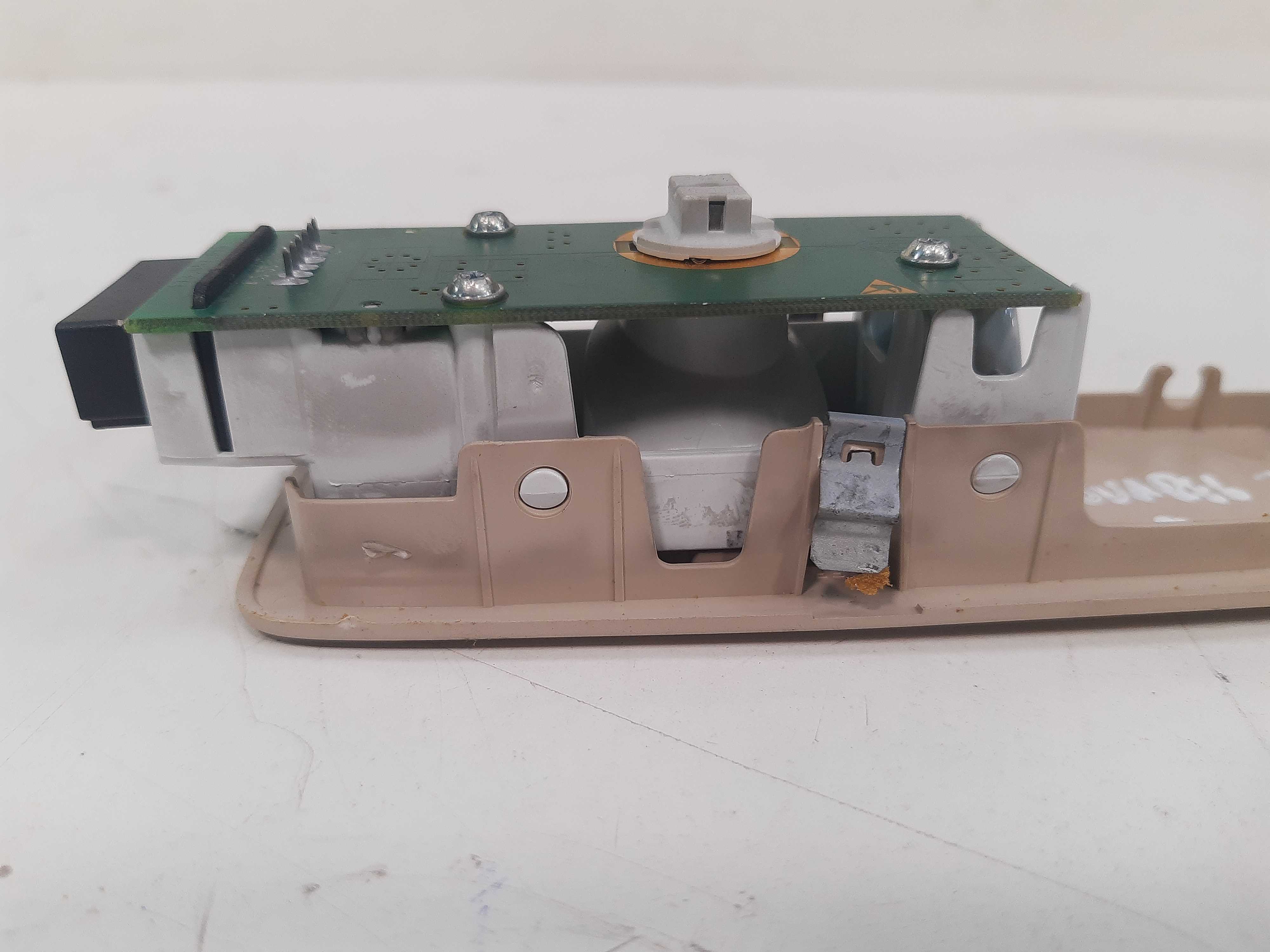 Luz Teto Cortesia Esquerda Vw Touareg 2012 2013 A 2016