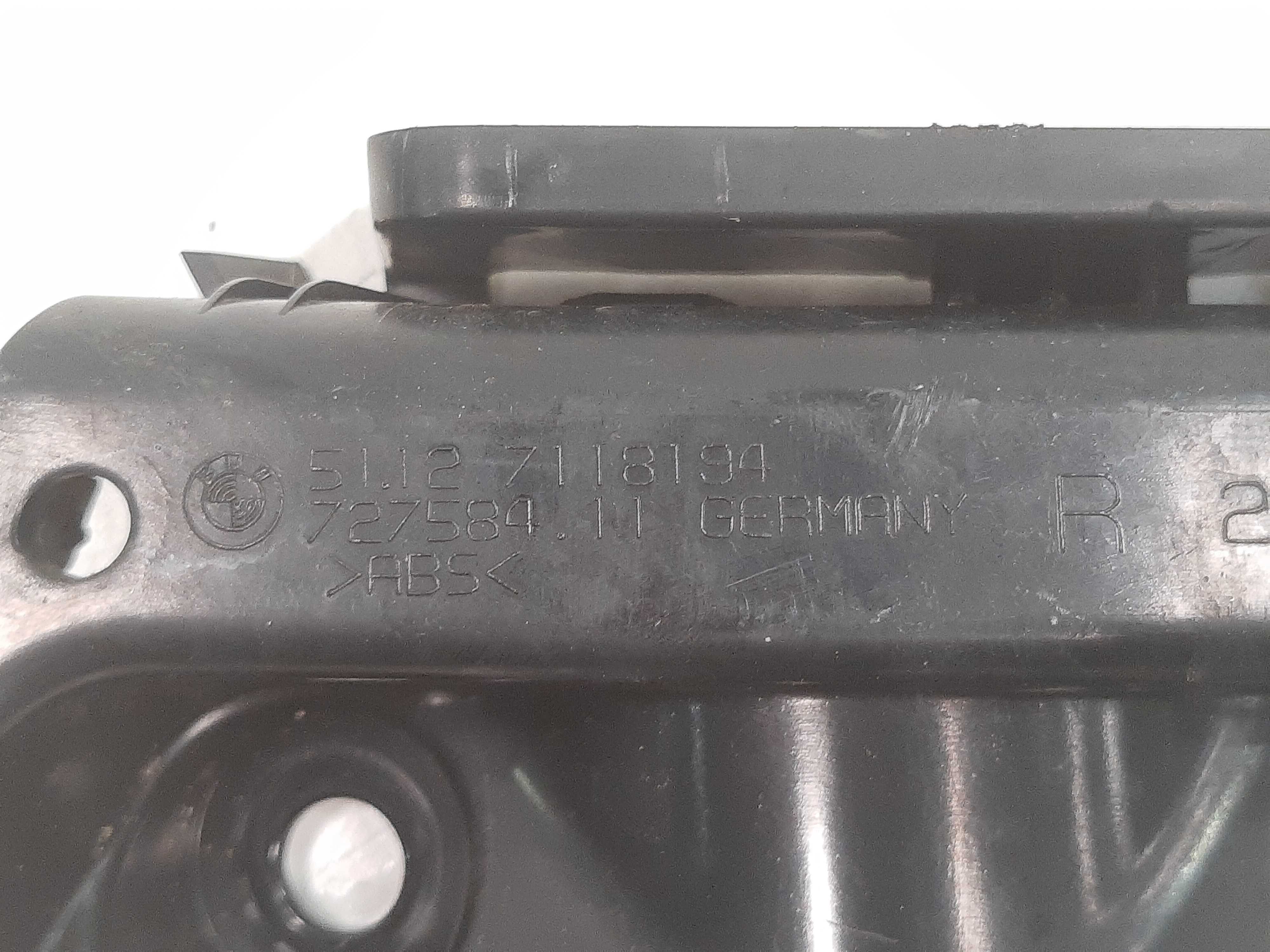 Guia Para-choque Traseiro Direito Bmw 320i E90 2006 Á 2012