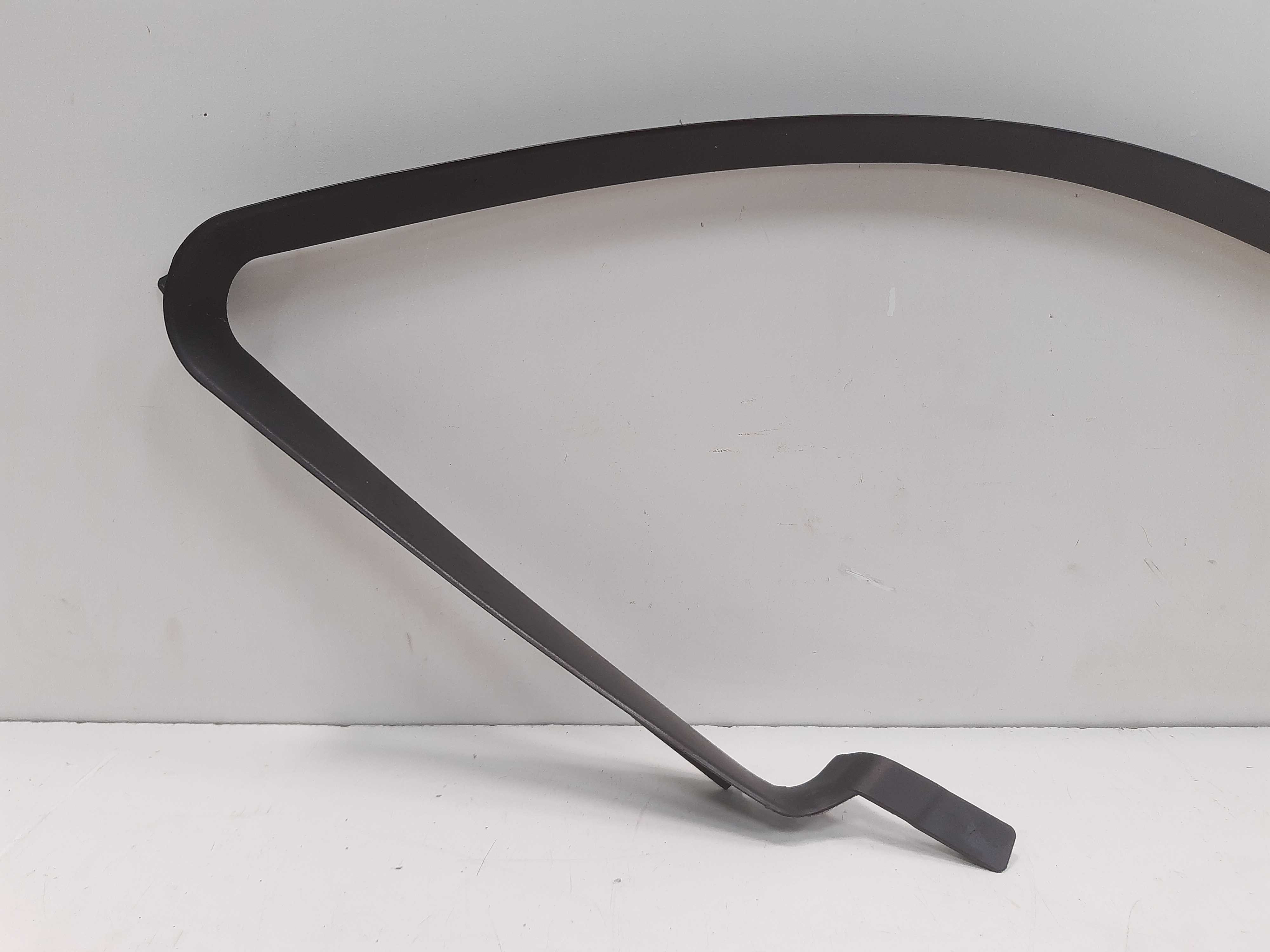 Guarnição Dianteira Esquerda Bmw 118i 2008 2009 2010 Á 2012