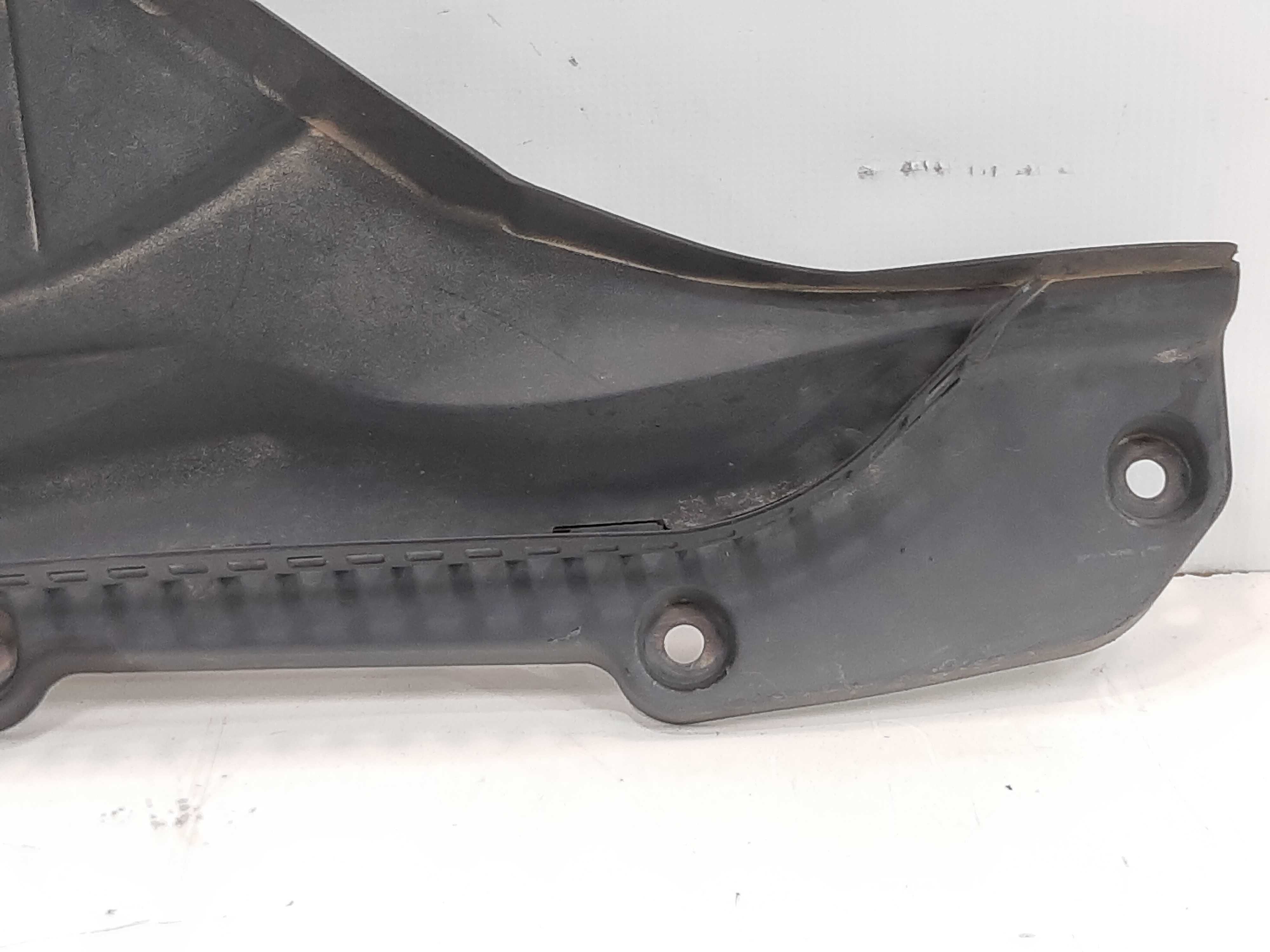 Moldura Churrasqueira Esquerda Bmw 750i 2011 2012 A 2015