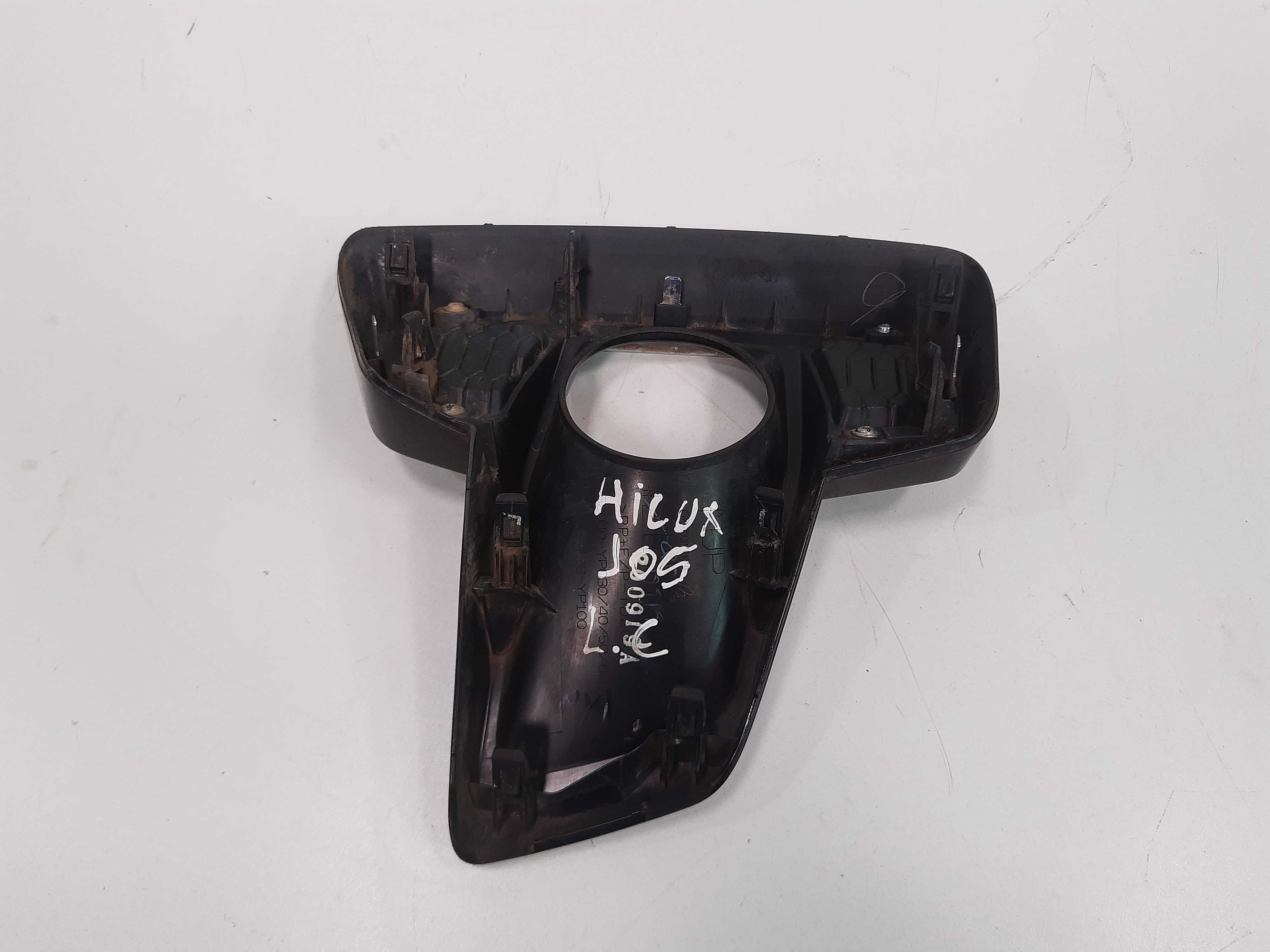 Moldura Farol Milha Esquerdo Hilux 2016 A 2020 Com Avaria