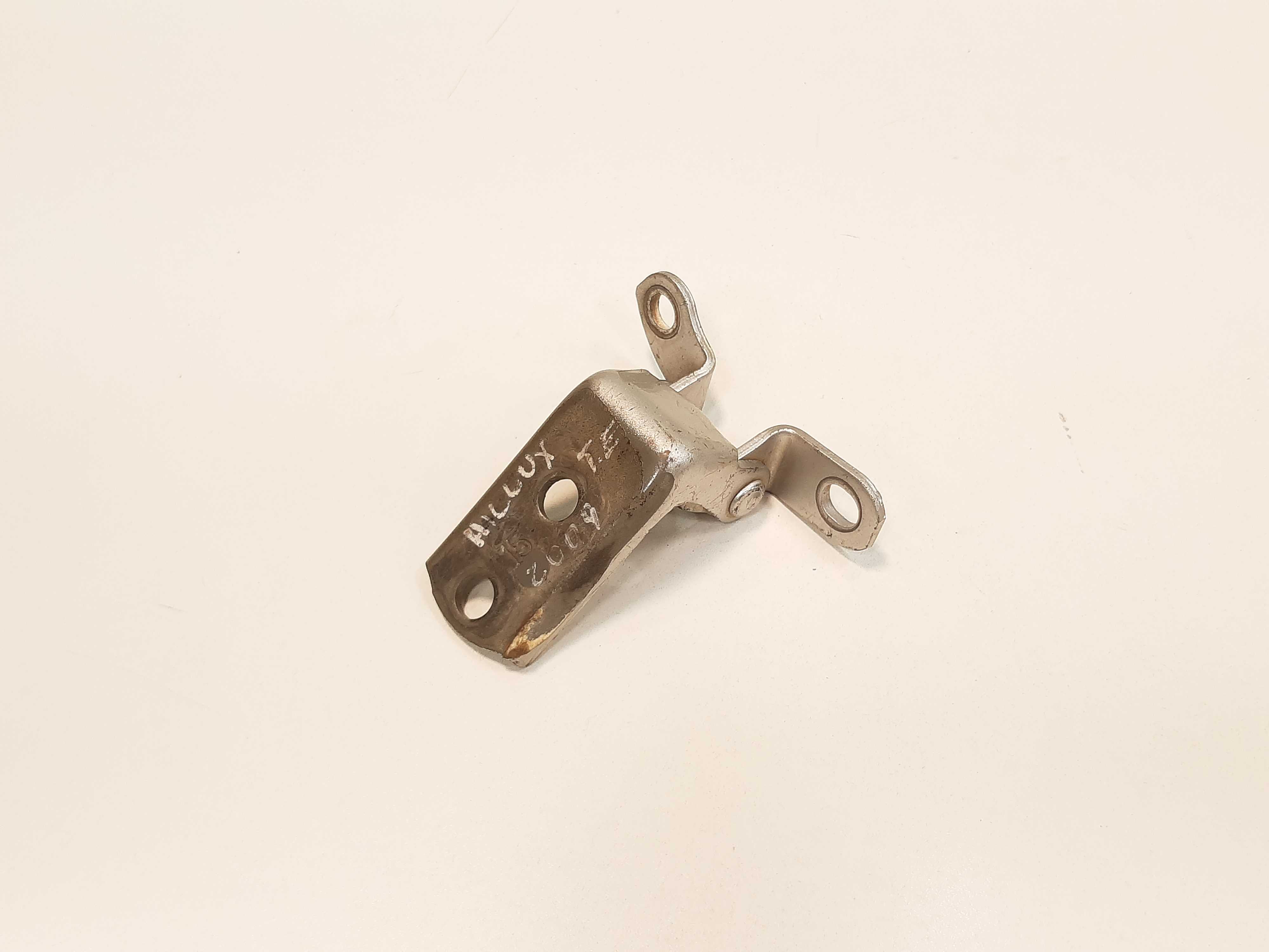 Dobradiça Inferior Porta Traseira Esquerda Hilux 2006 A 2010