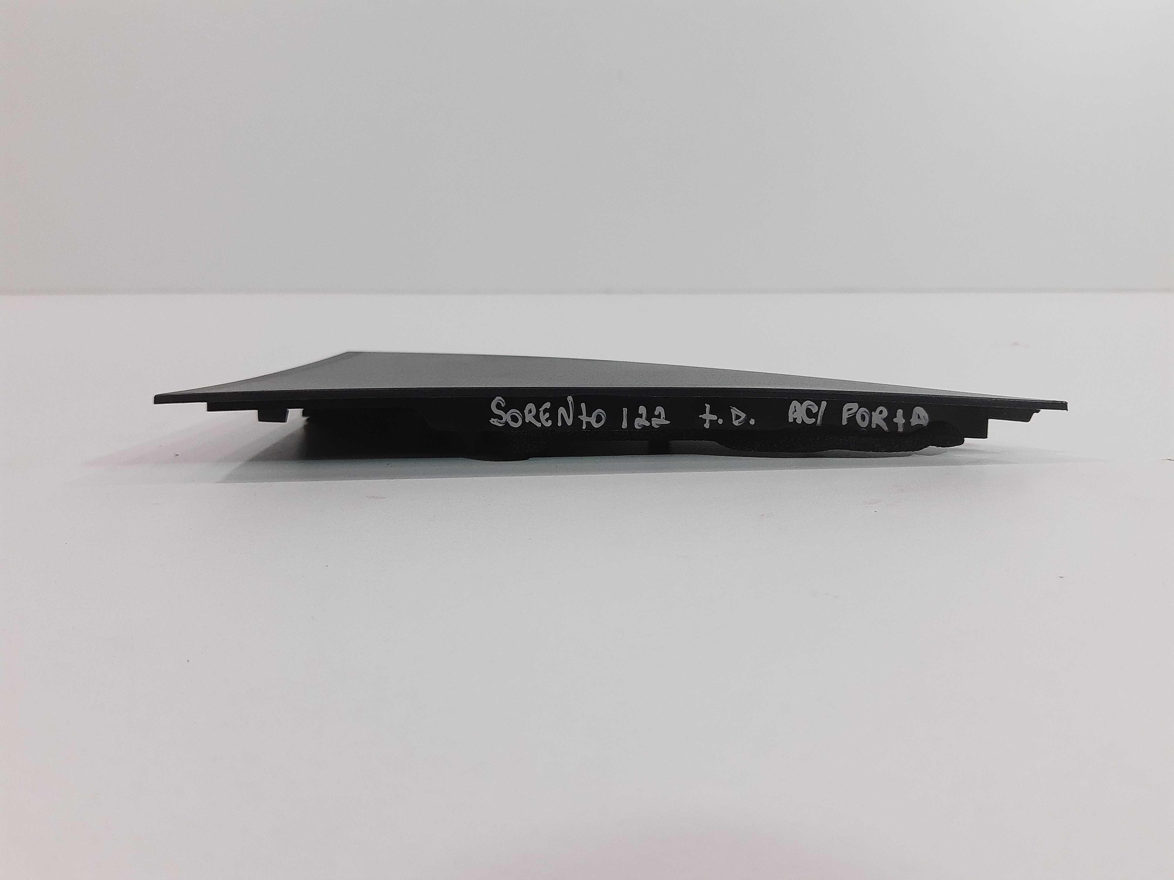 Acabamento Coluna Traseira Direita Kia Sorento 2010 Á 2013