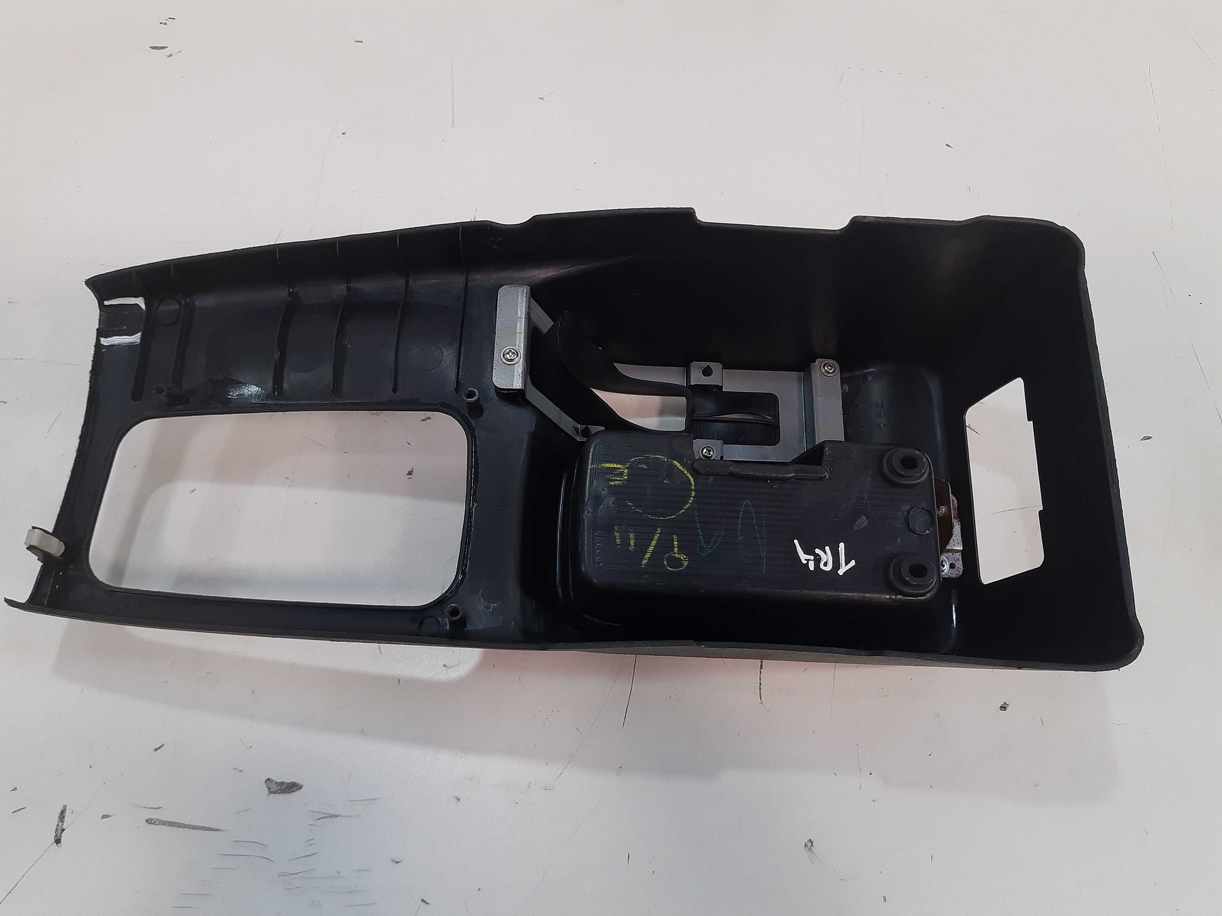 Moldura Console Central Pajero Tr4 2009 A 2015 Com Avaria