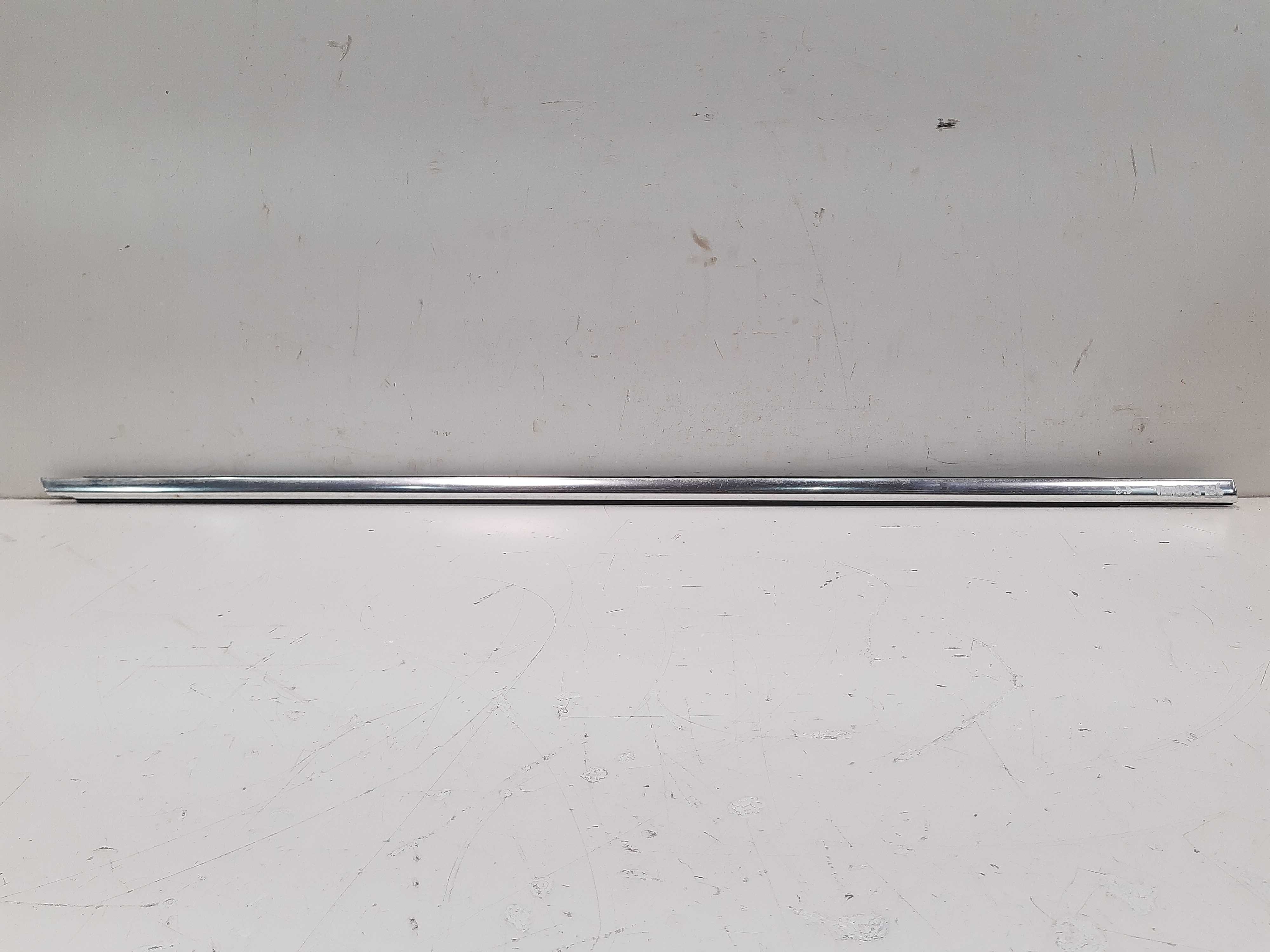 Pestana Cromada Dianteira Direita Vw Touareg  2008 Á 2014 Xx