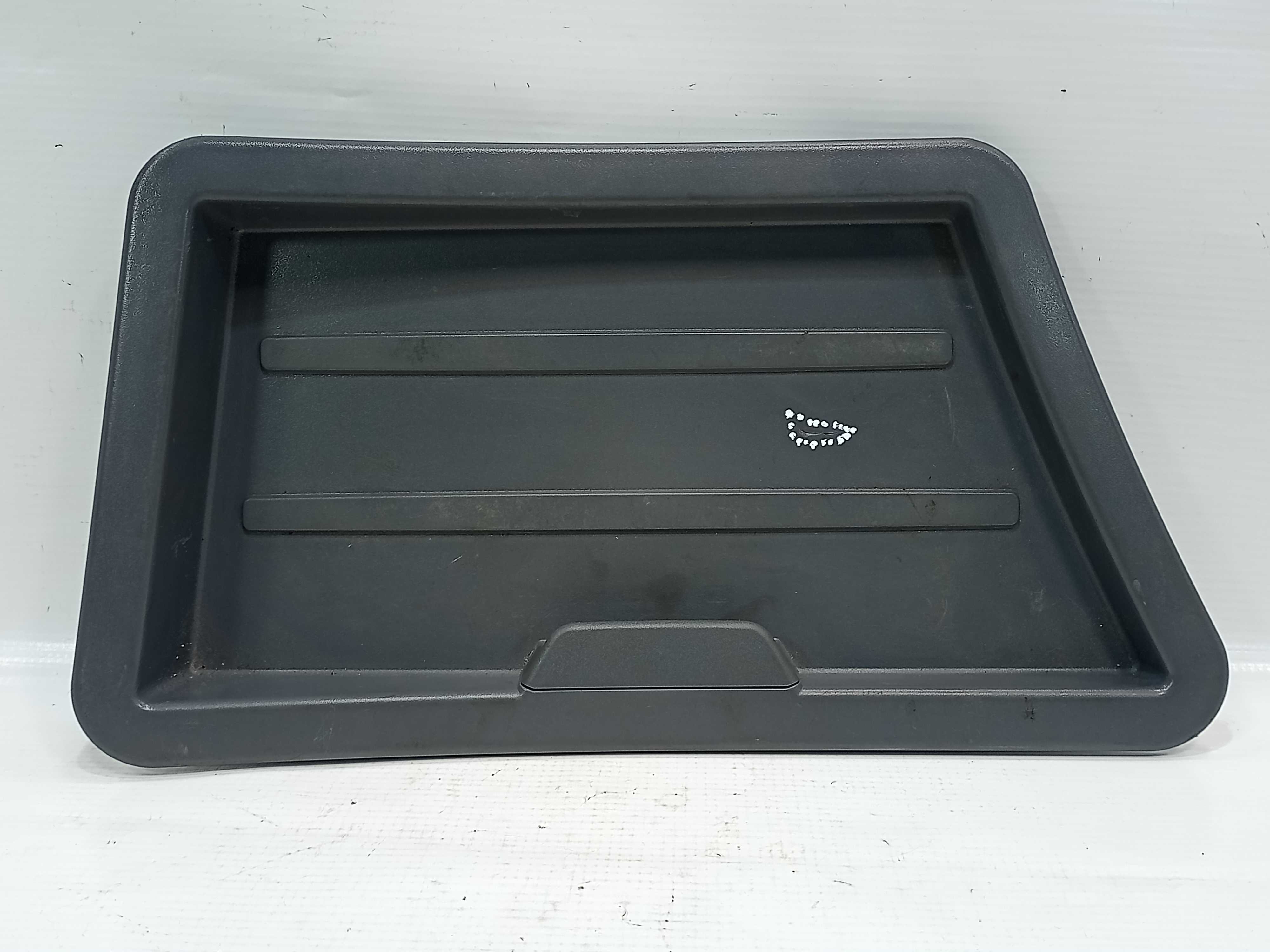 Acabamento Moldura Porta Malas Bmw 750i 2011 A 2015 Avaria