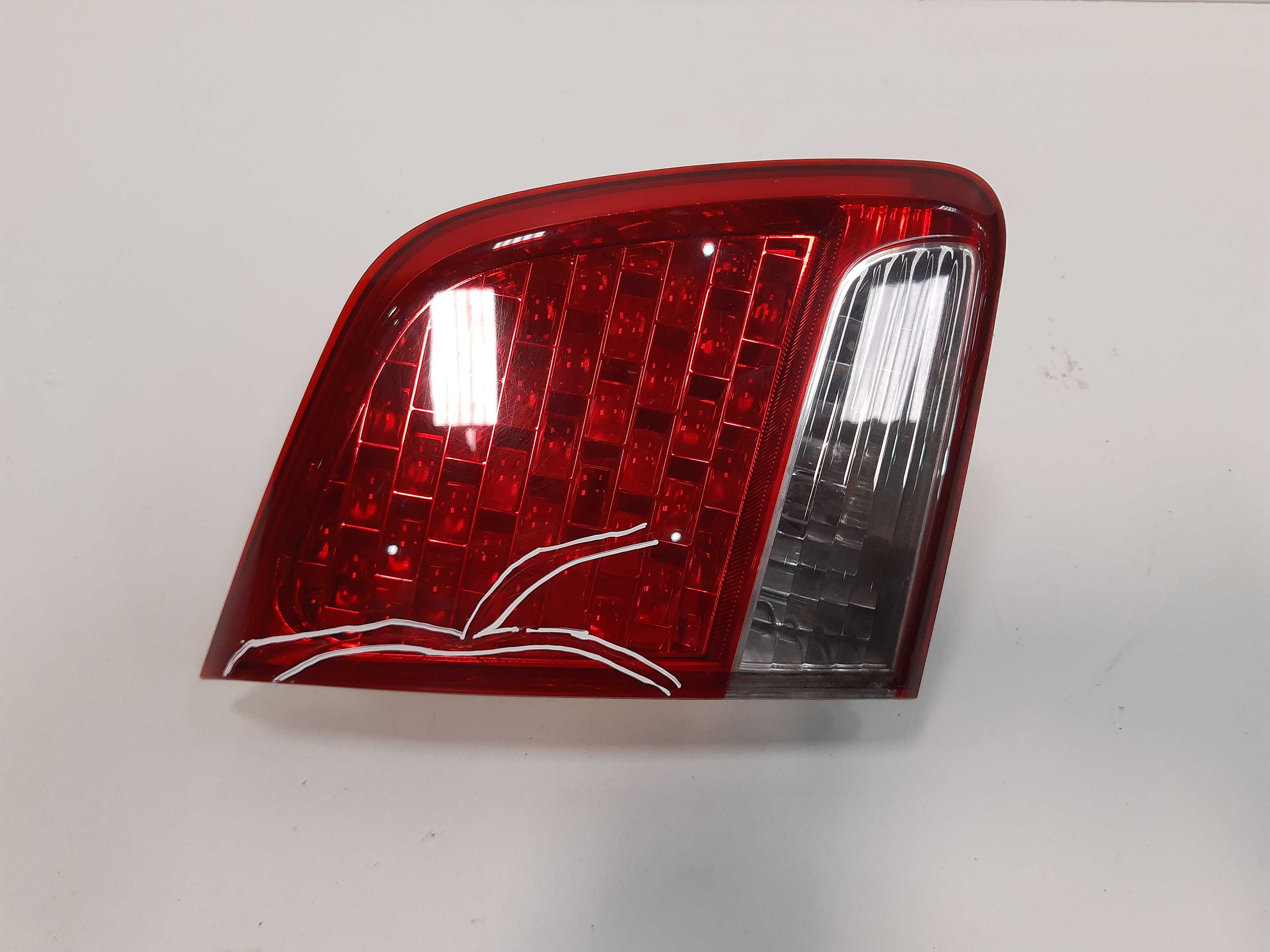 Lanterna Esquerda Tampa Kia Sorento 10 Á 2013 C/avaria