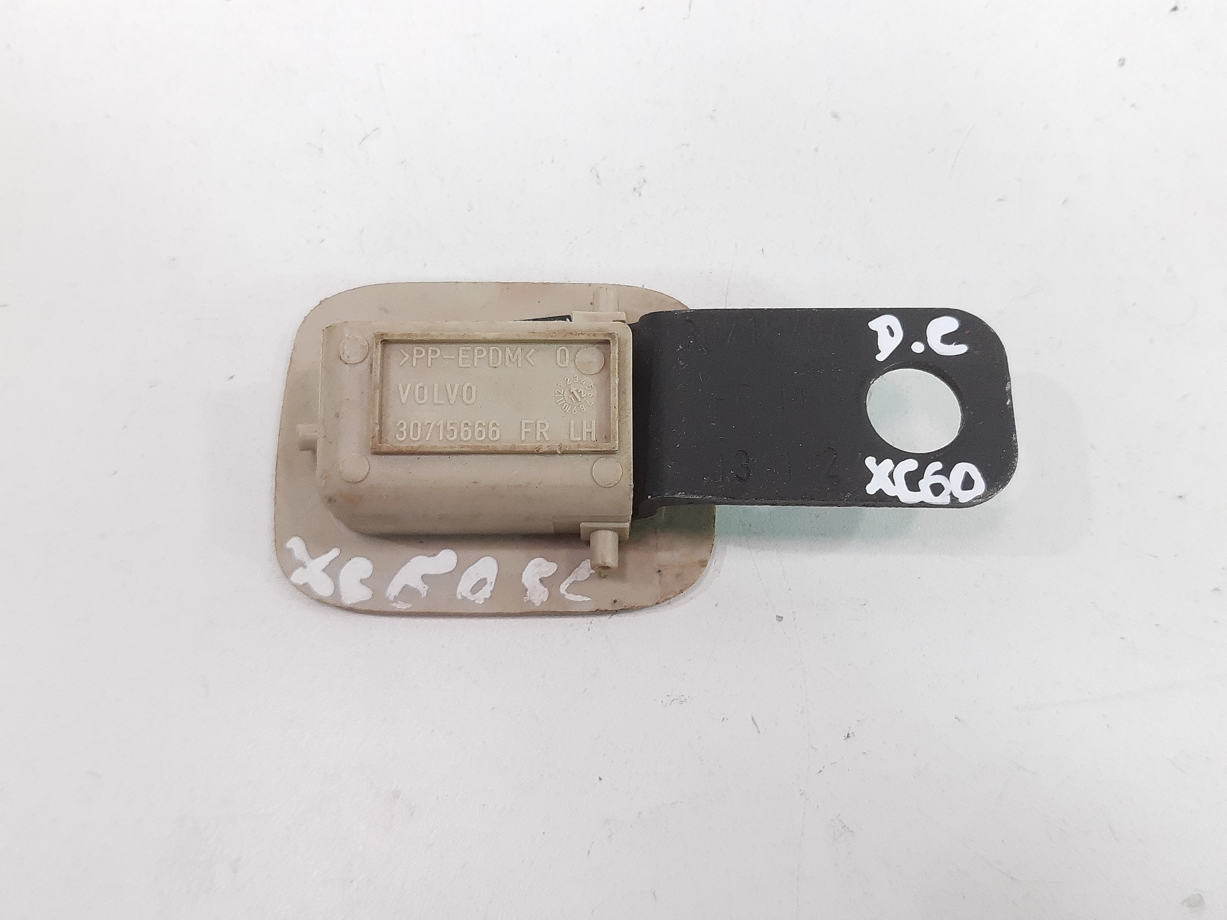 Suporte Fixação Porta Malas Rede Bagagem Volvo Xc60 11 Á 15