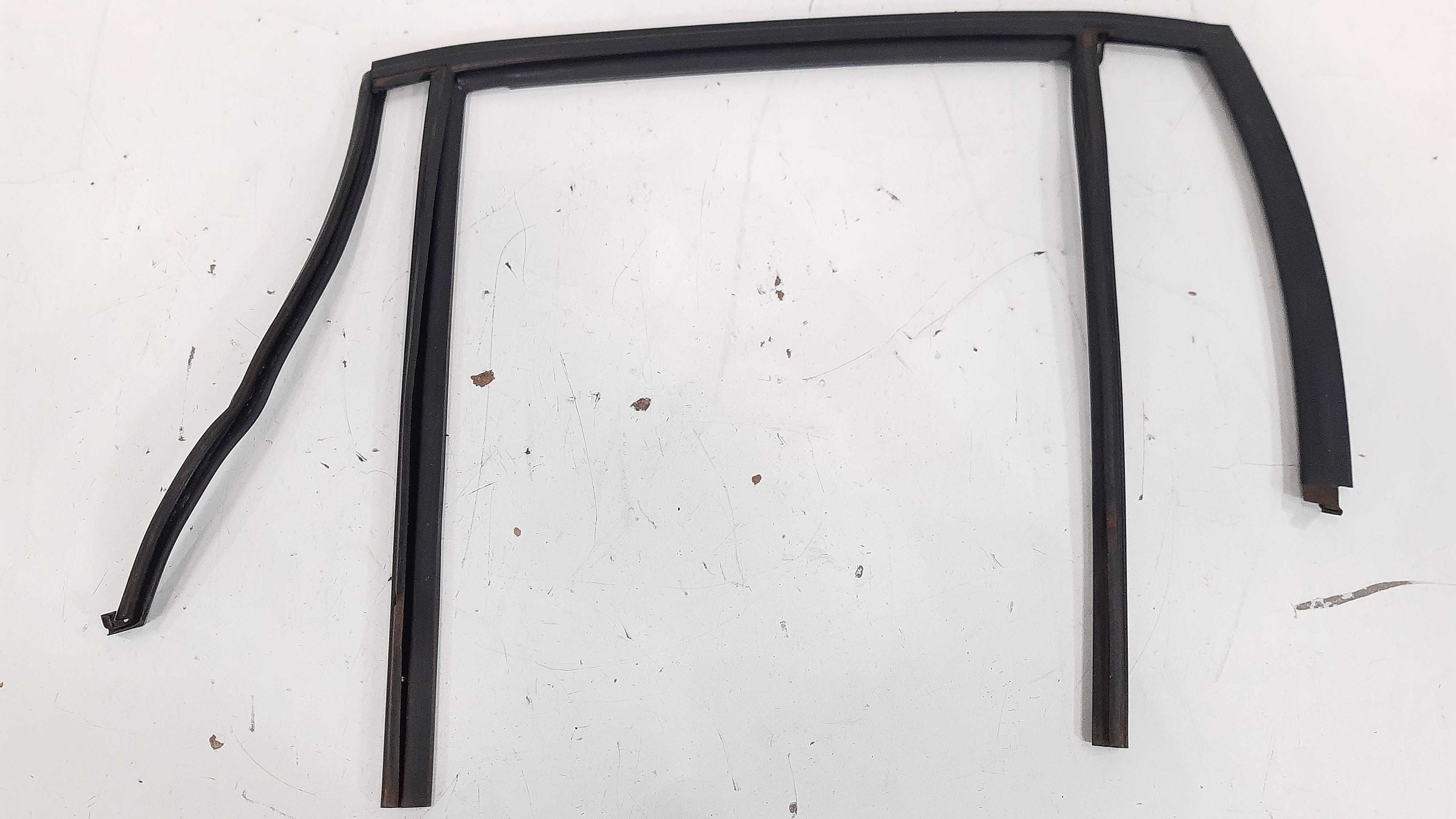 Guarnição Interna Traseira Esquerda Bmw X1 2009 2010 Á 2013