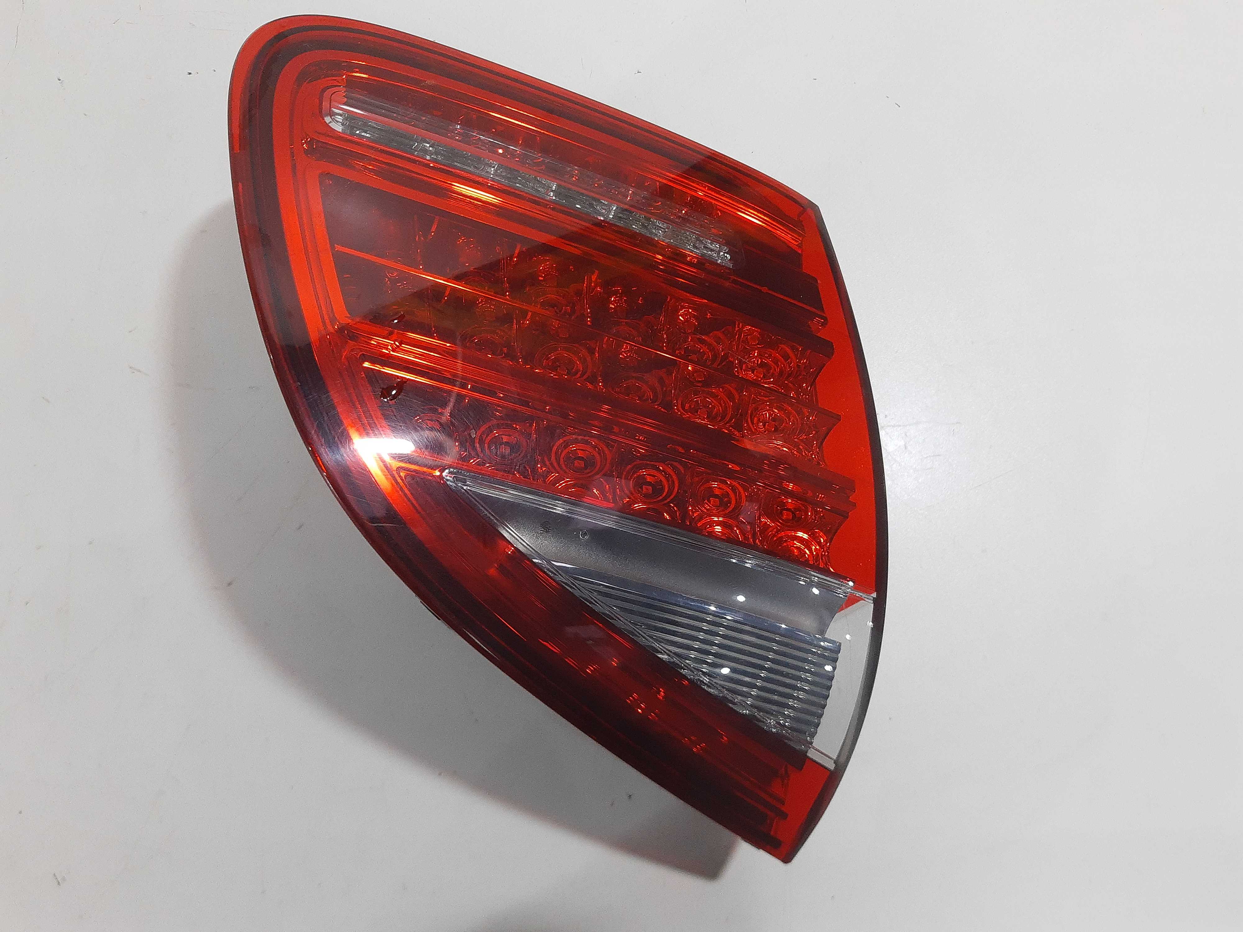 Lanterna Esquerda Tampa Porsche Cayenne 2011 Á 2015 Xx
