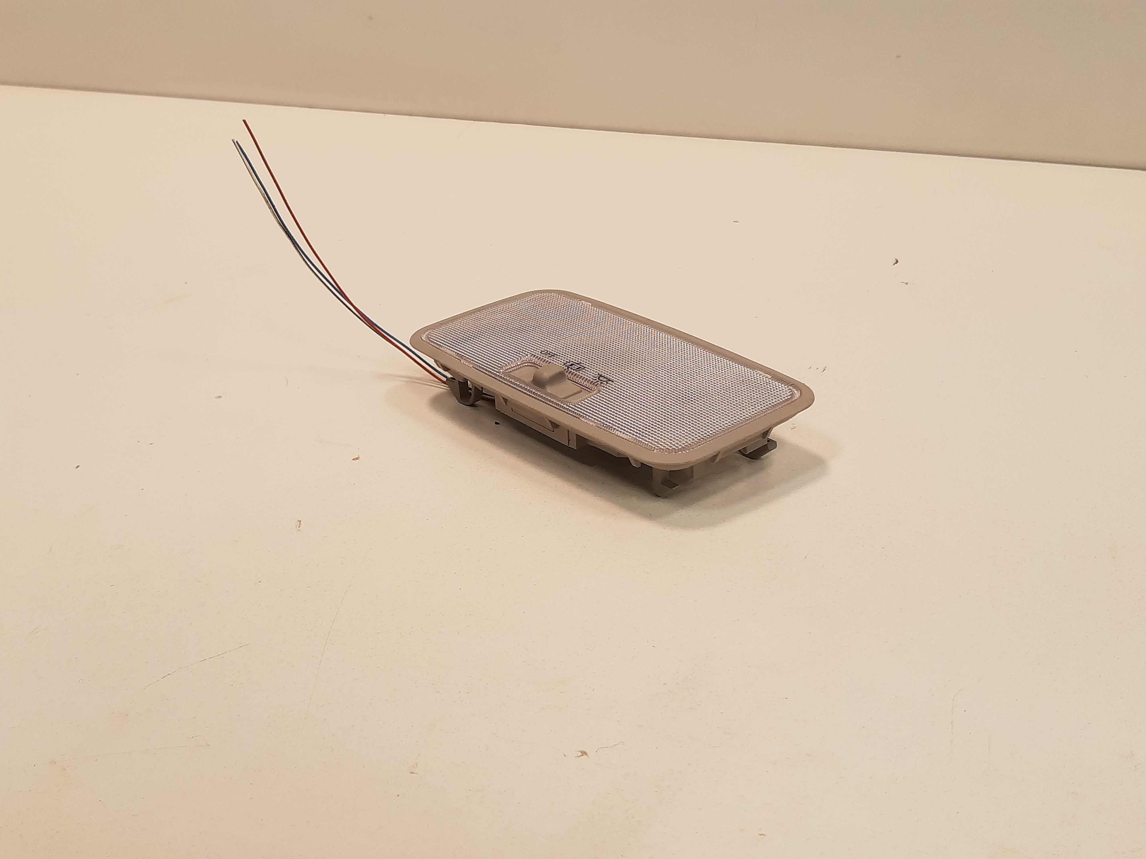 Luz Teto Cortesia Traseira Toyota Hilux 2016 Á 2020