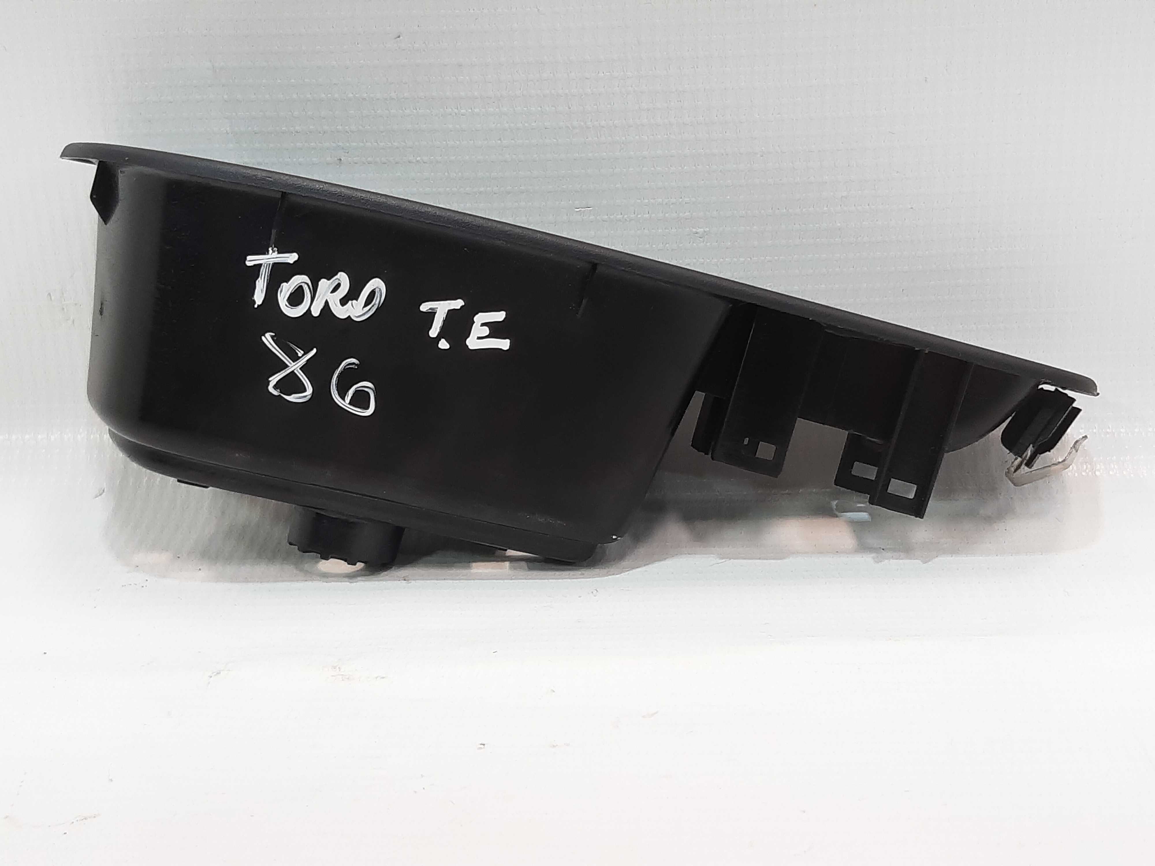 Moldura Comando Vidro Traseiro Esquerdo Toro 16 A 20 Avaria